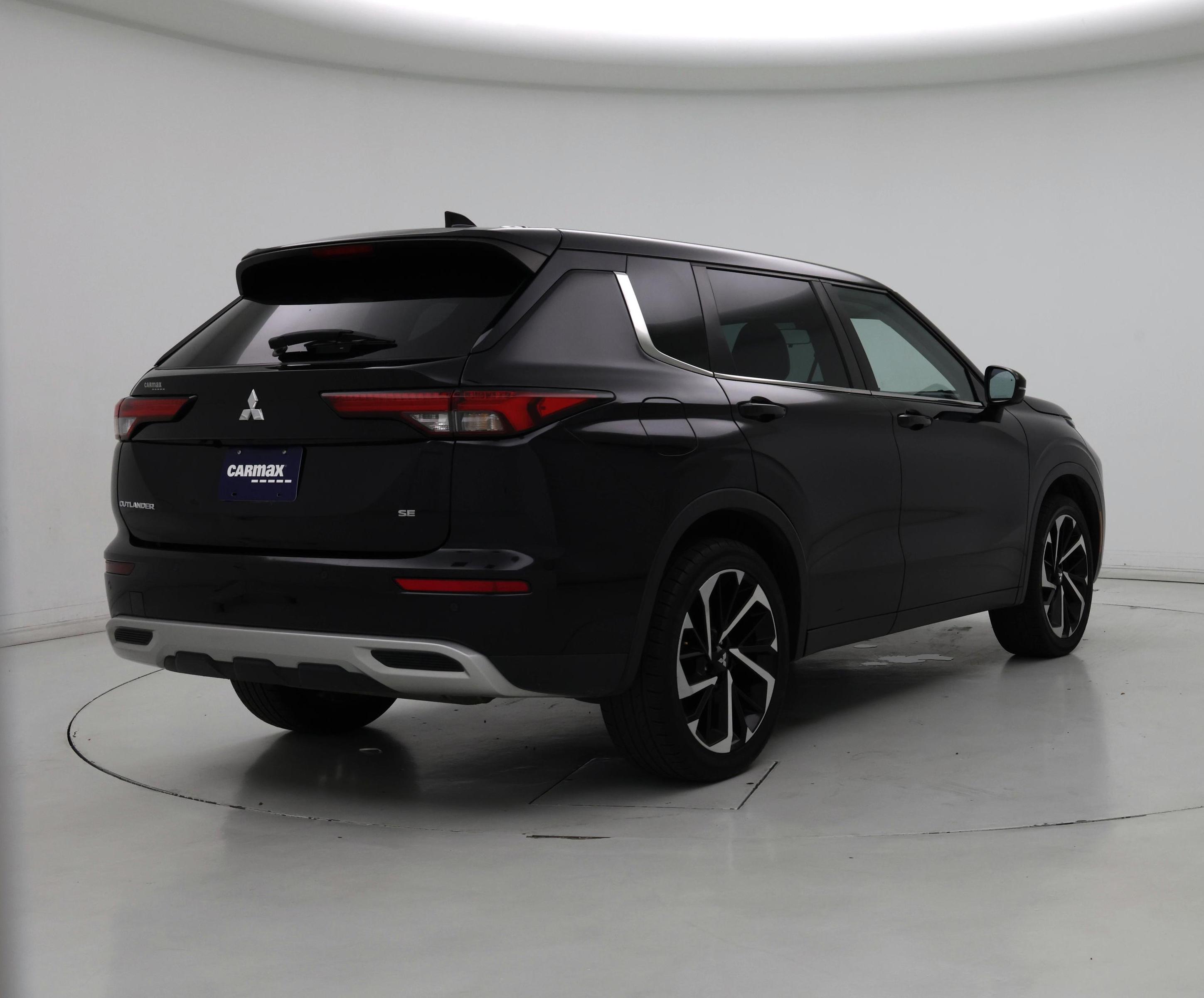 Thumbnail: 2023 Mitsubishi Outlander - 8