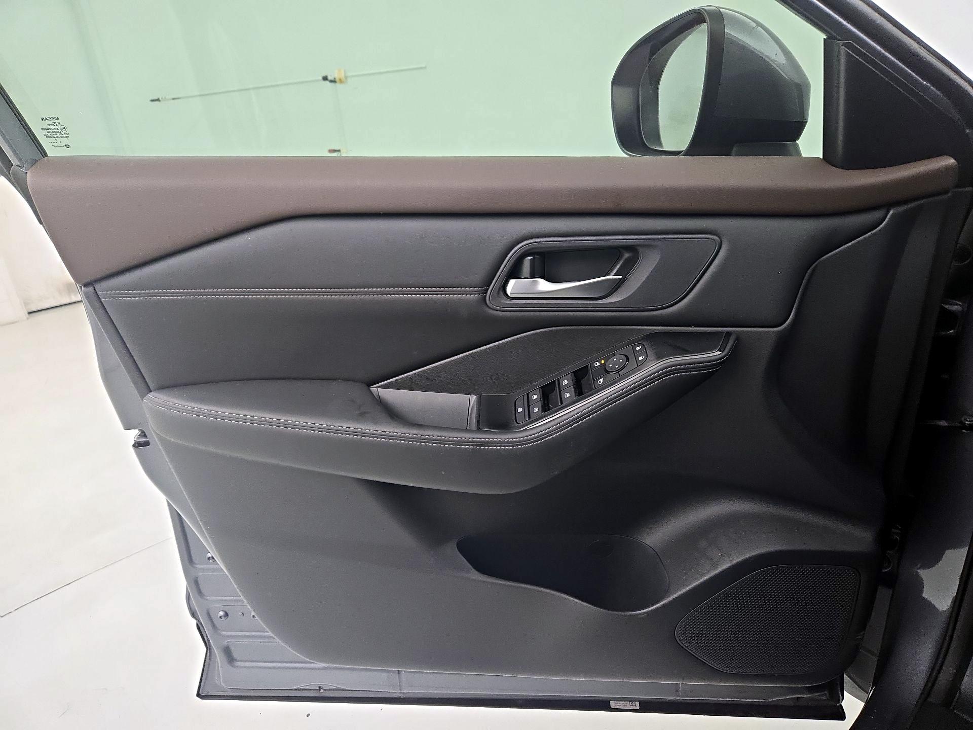 Thumbnail: 2023 Nissan Rogue - 12