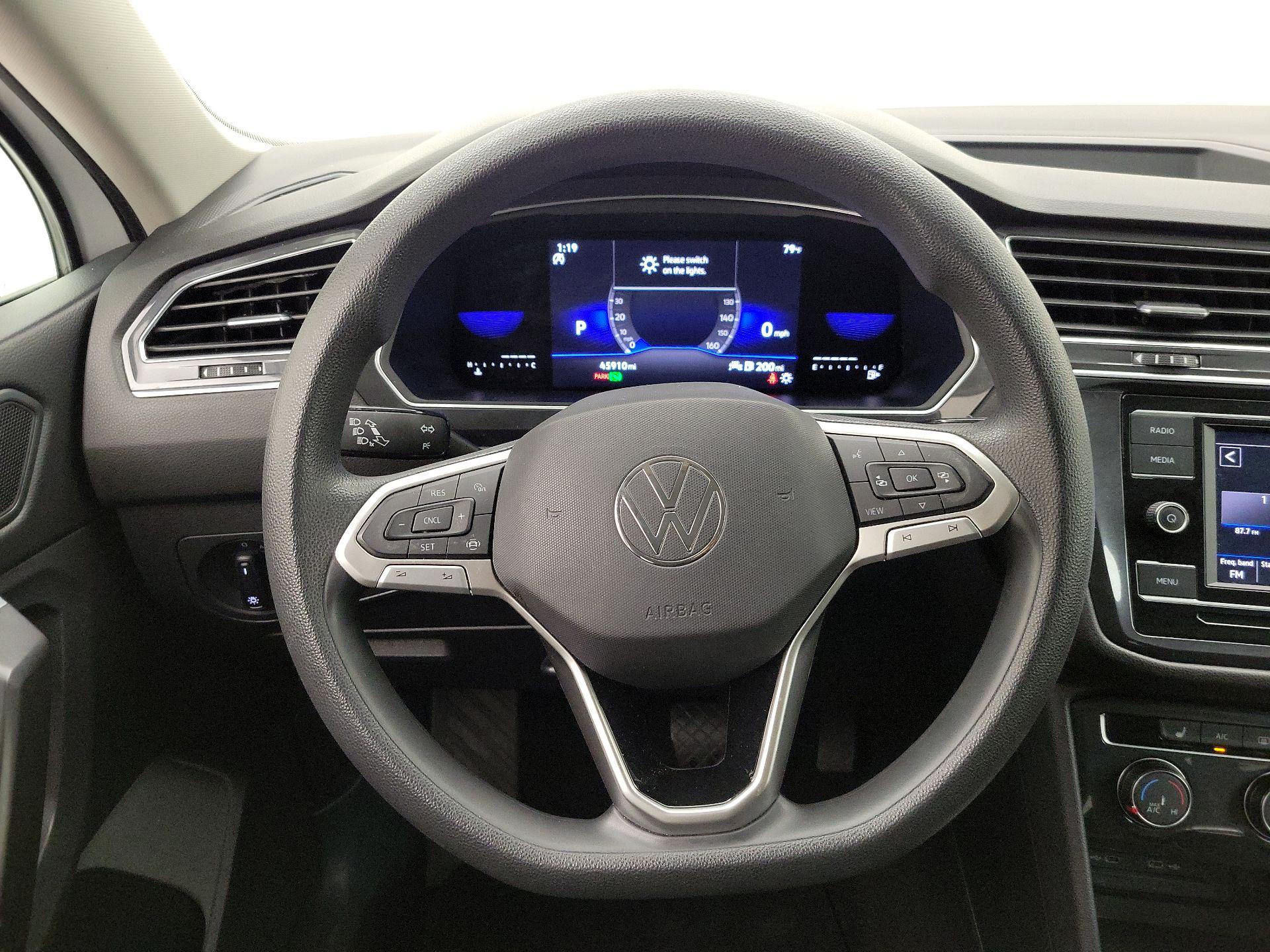Thumbnail: 2022 Volkswagen Tiguan - 10