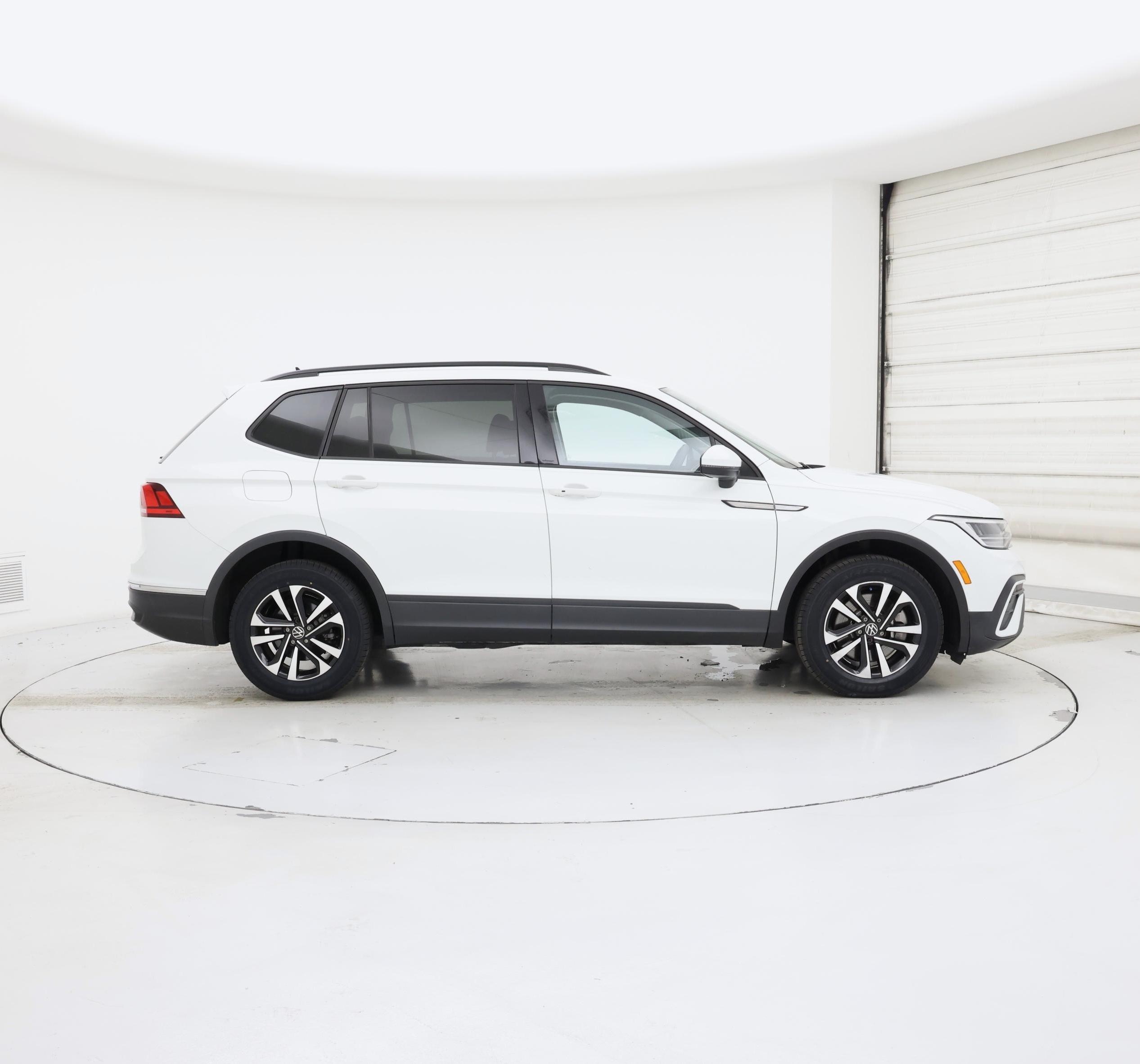 Thumbnail: 2022 Volkswagen Tiguan - 7