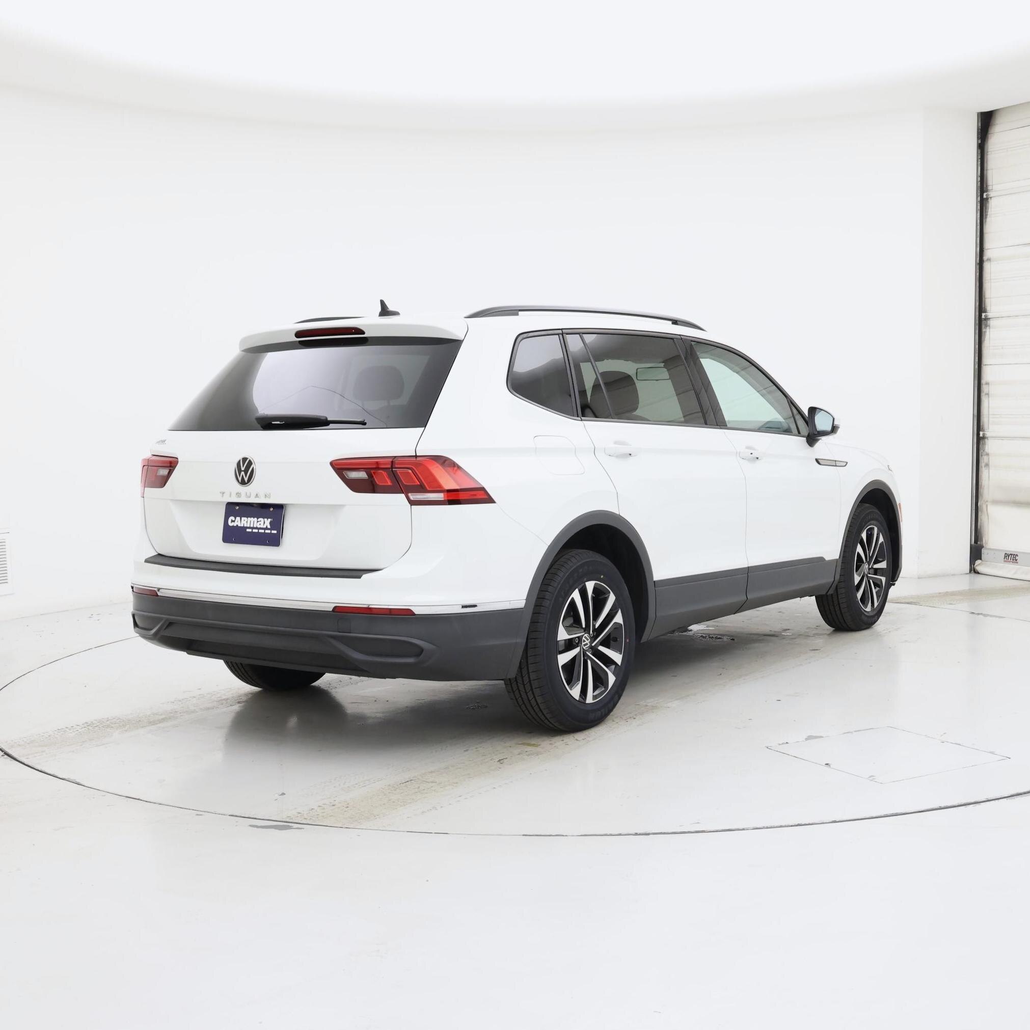 Thumbnail: 2022 Volkswagen Tiguan - 8