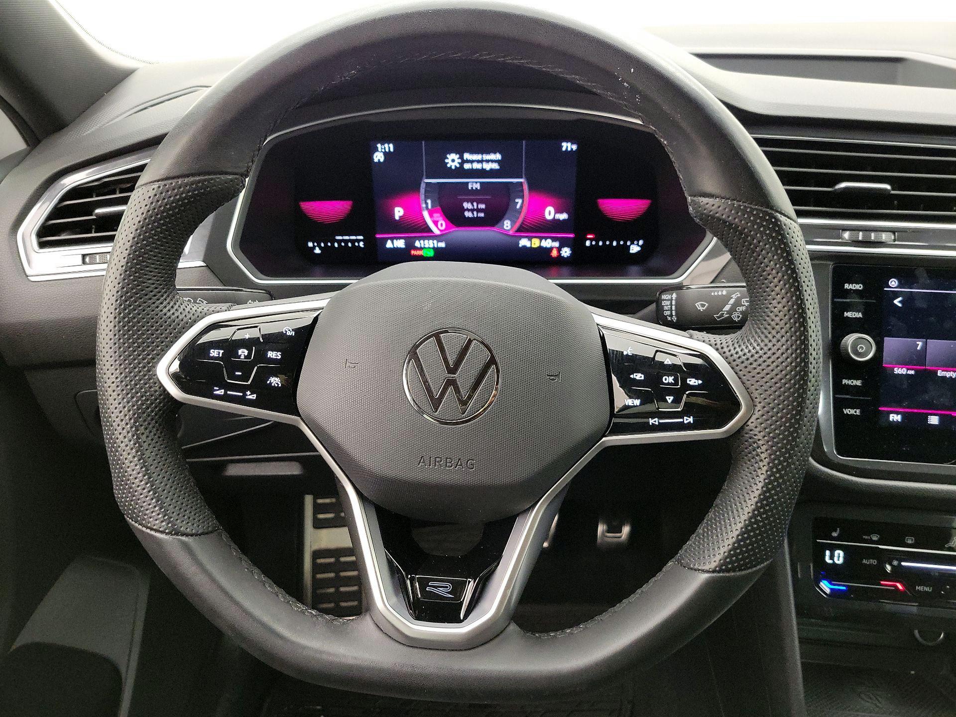 Thumbnail: 2022 Volkswagen Tiguan - 10