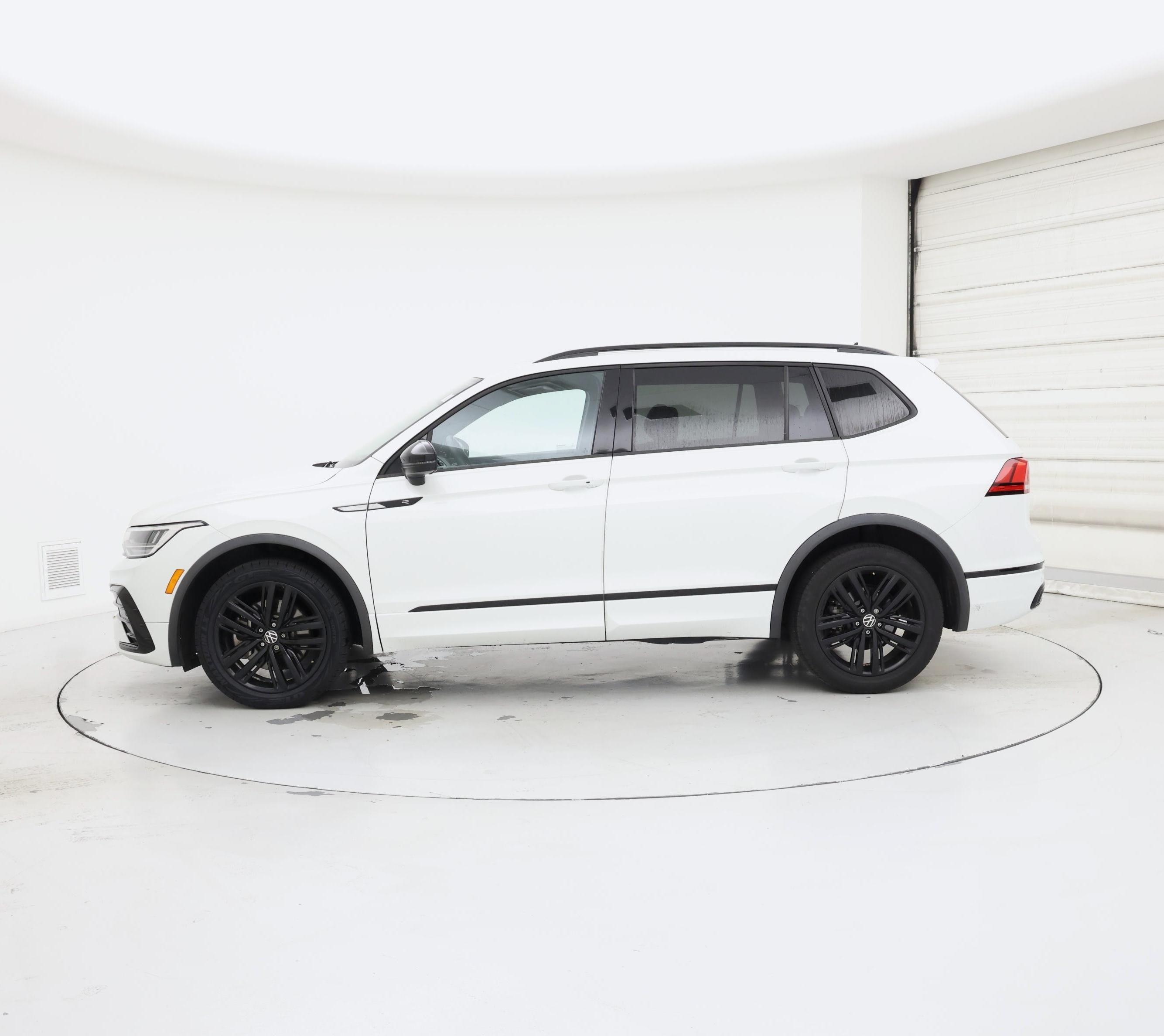 Thumbnail: 2022 Volkswagen Tiguan - 3