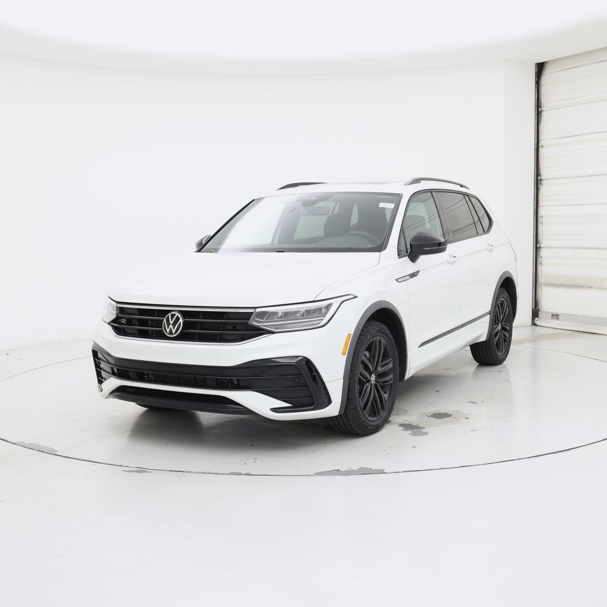 Thumbnail: 2022 Volkswagen Tiguan - 4