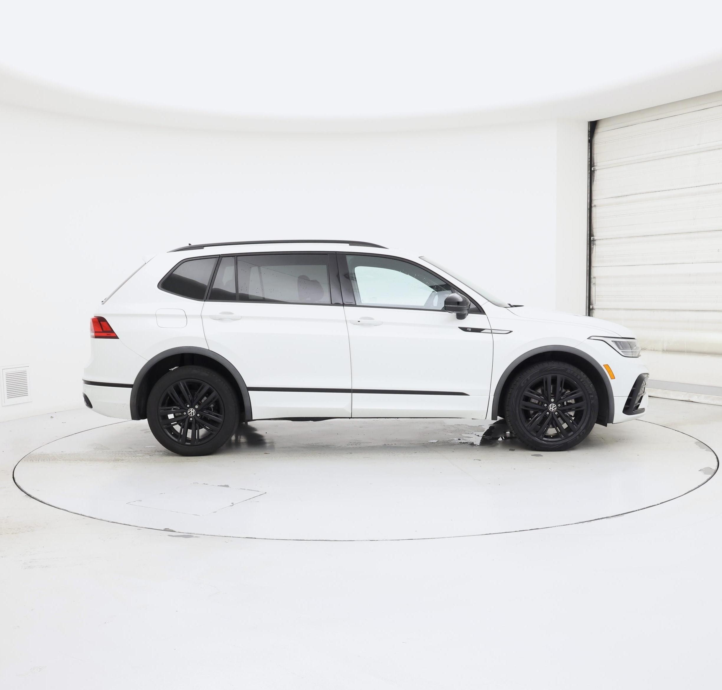 Thumbnail: 2022 Volkswagen Tiguan - 7