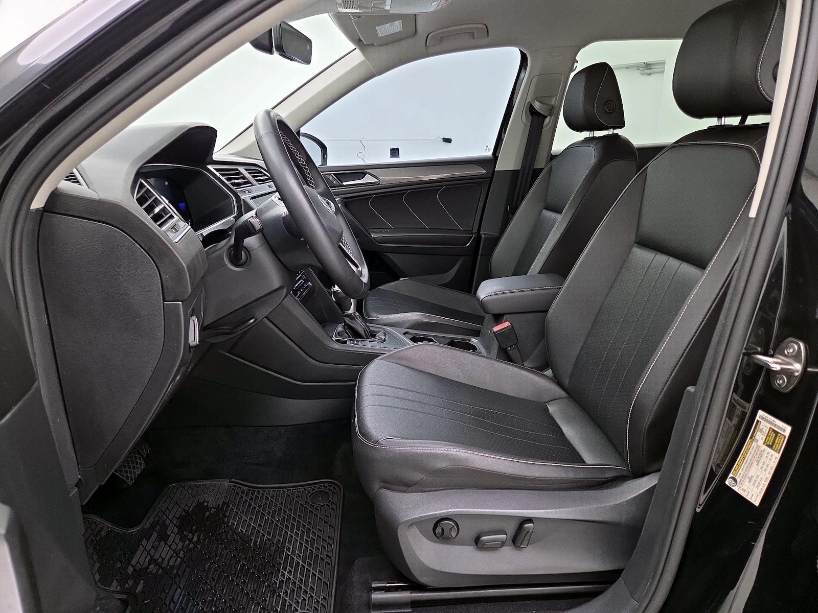 2022 Volkswagen Tiguan SE - Photo 12