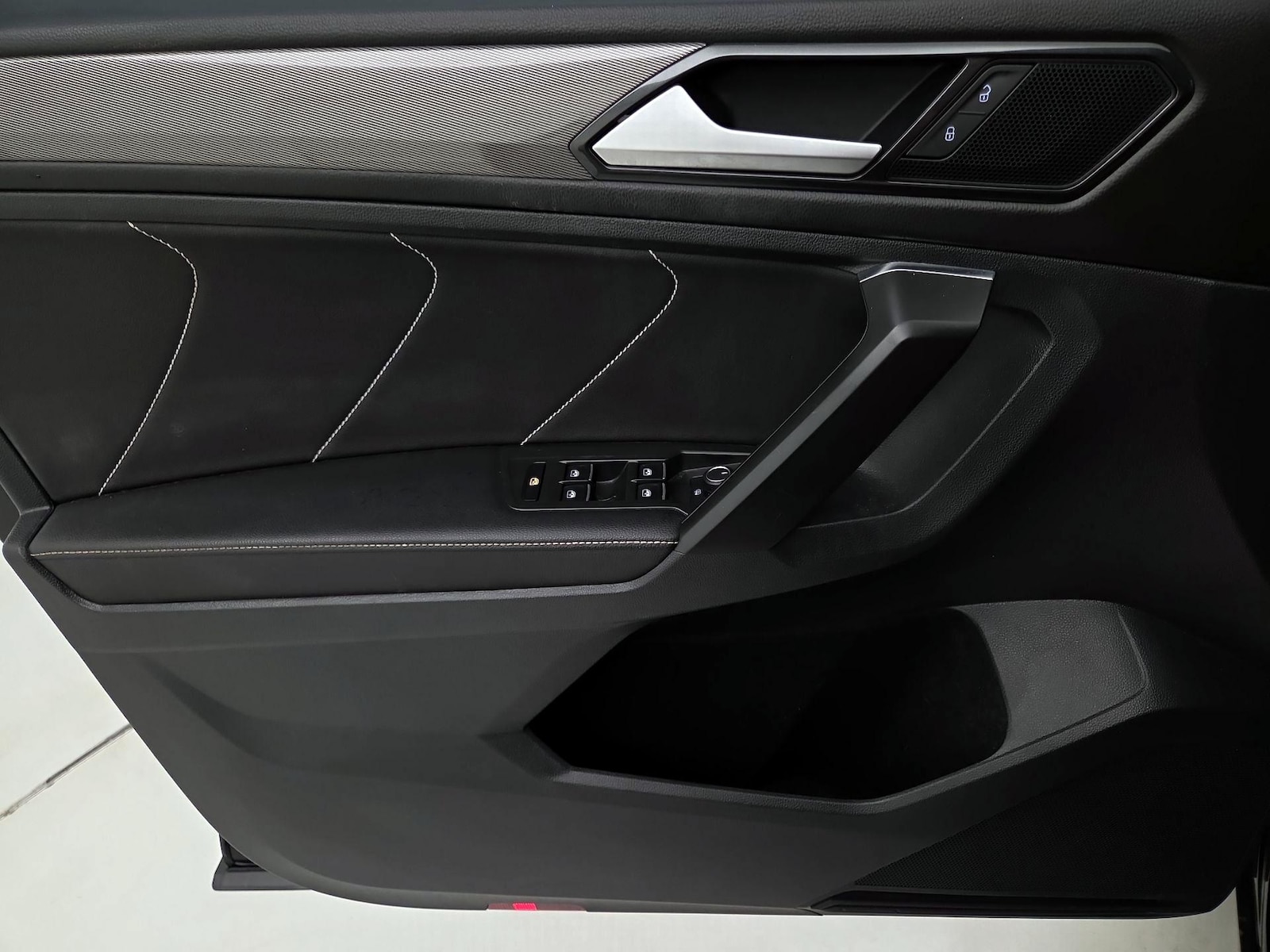 2022 Volkswagen Tiguan SE - Photo 13