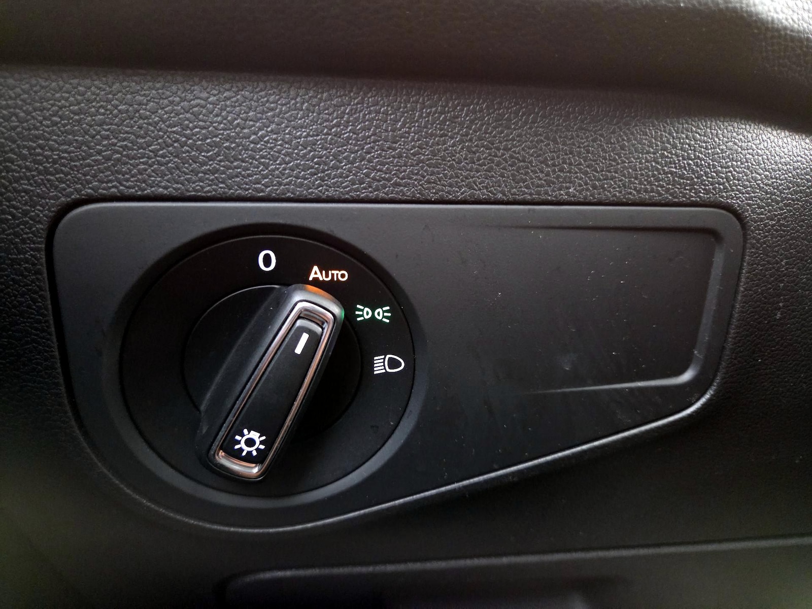 2022 Volkswagen Tiguan SE - Photo 14