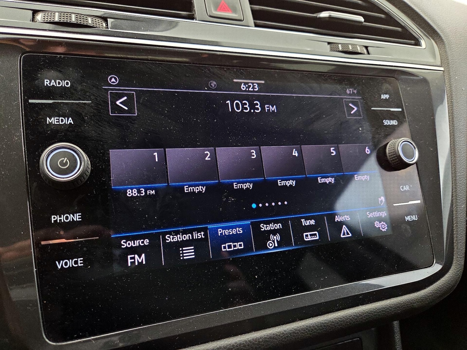 2022 Volkswagen Tiguan SE - Photo 16