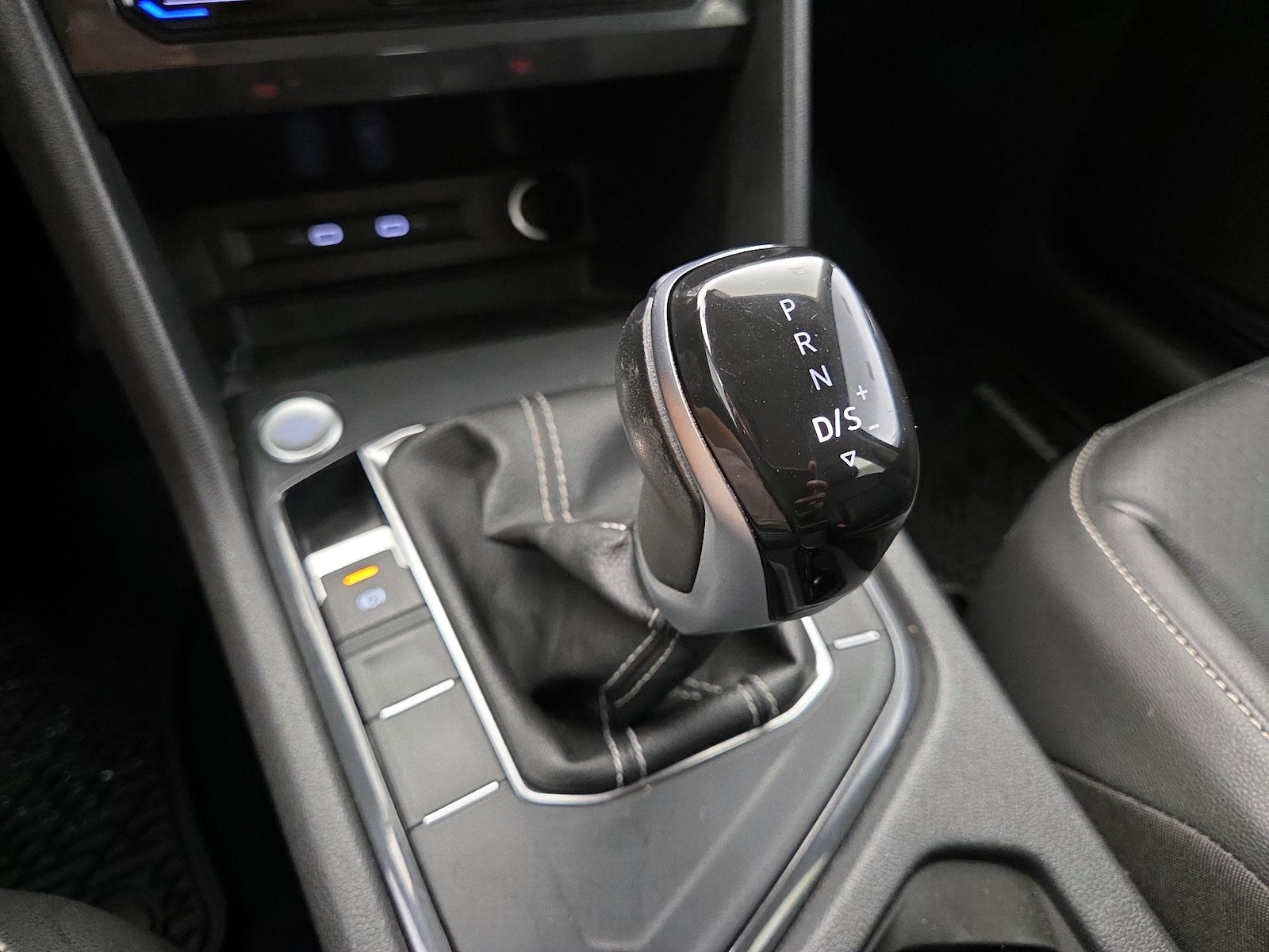 2022 Volkswagen Tiguan SE - Photo 18