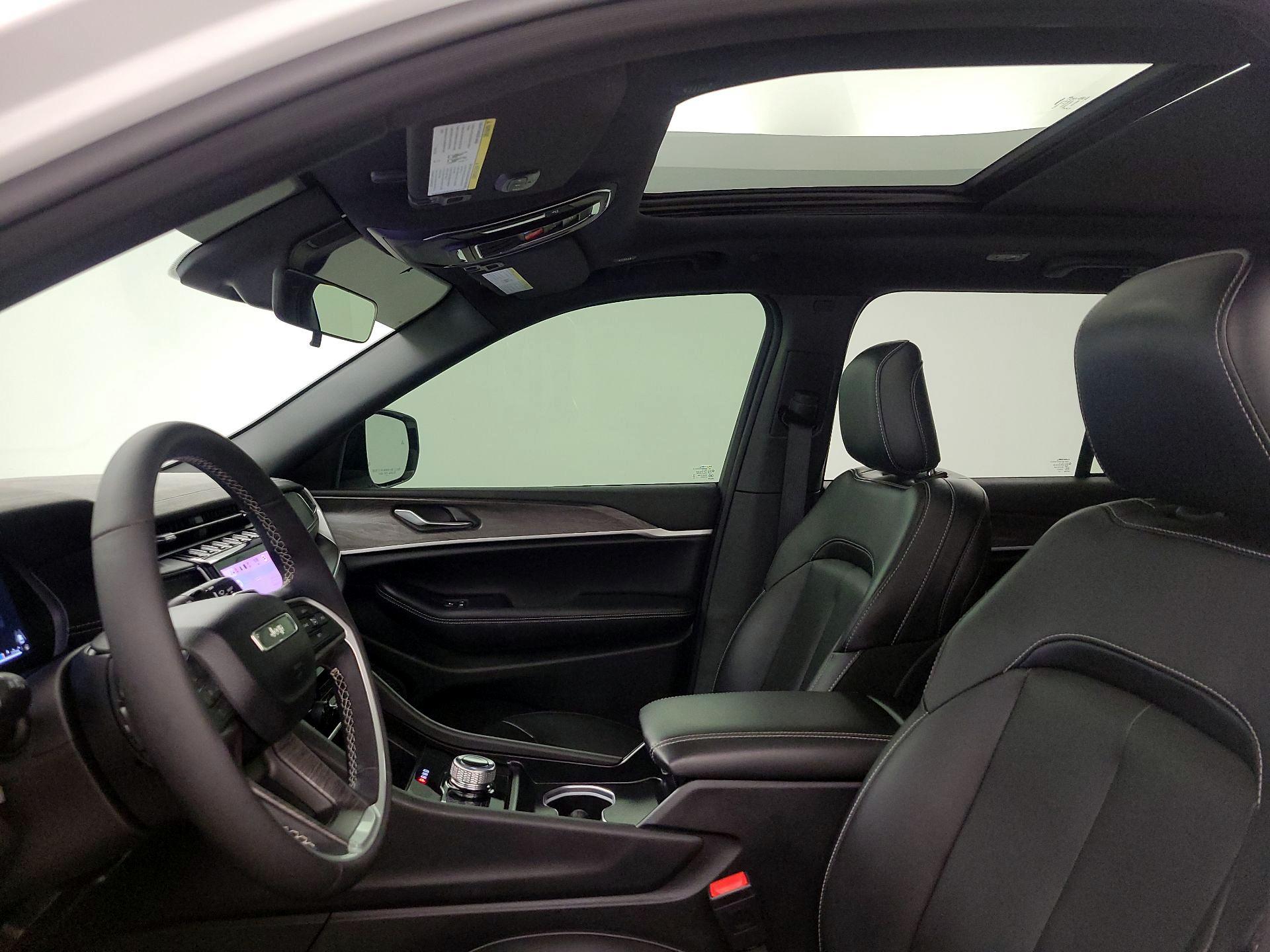 Thumbnail: 2025 Jeep Grand Cherokee - 20