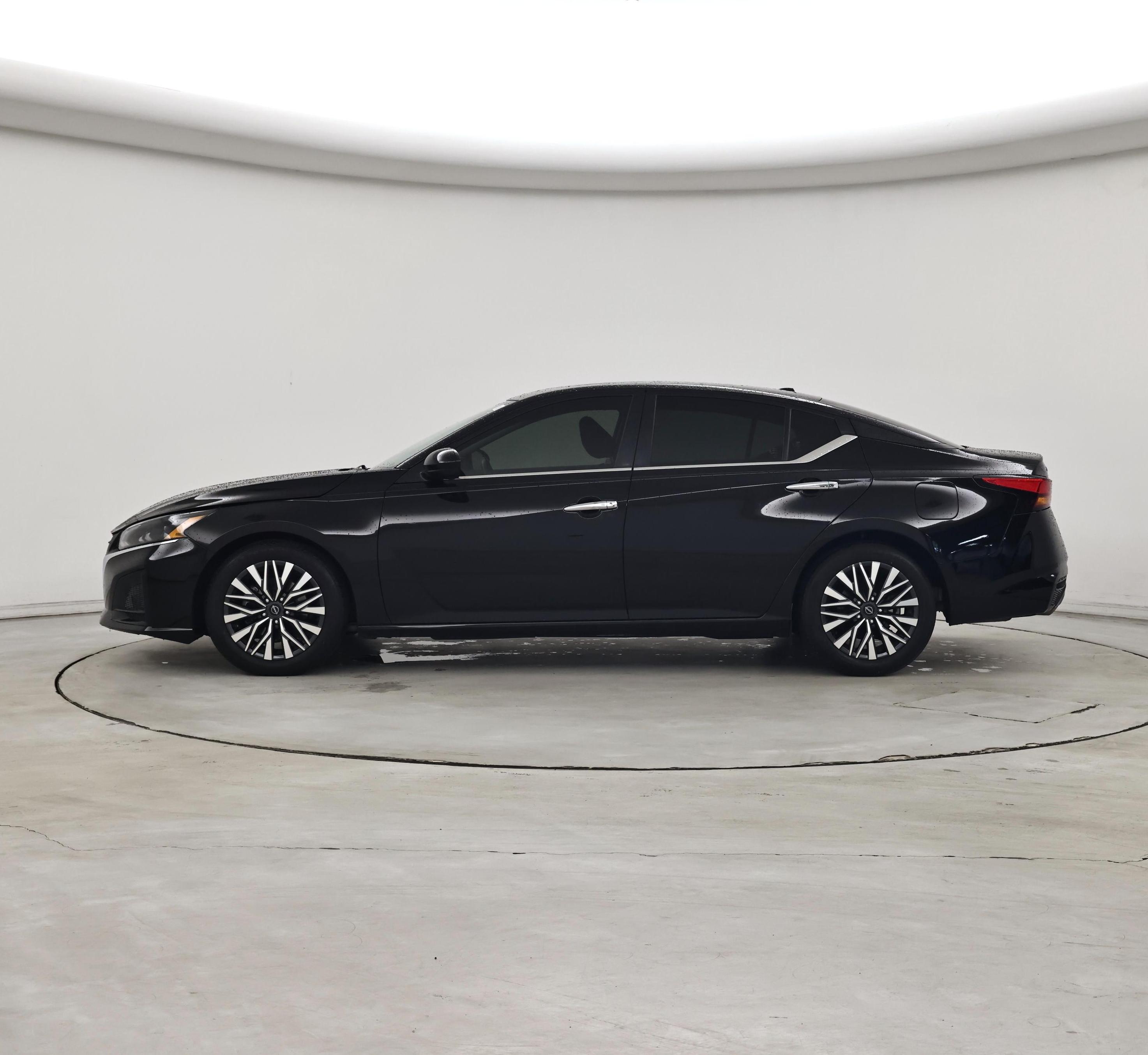 Thumbnail: 2023 Nissan Altima - 3
