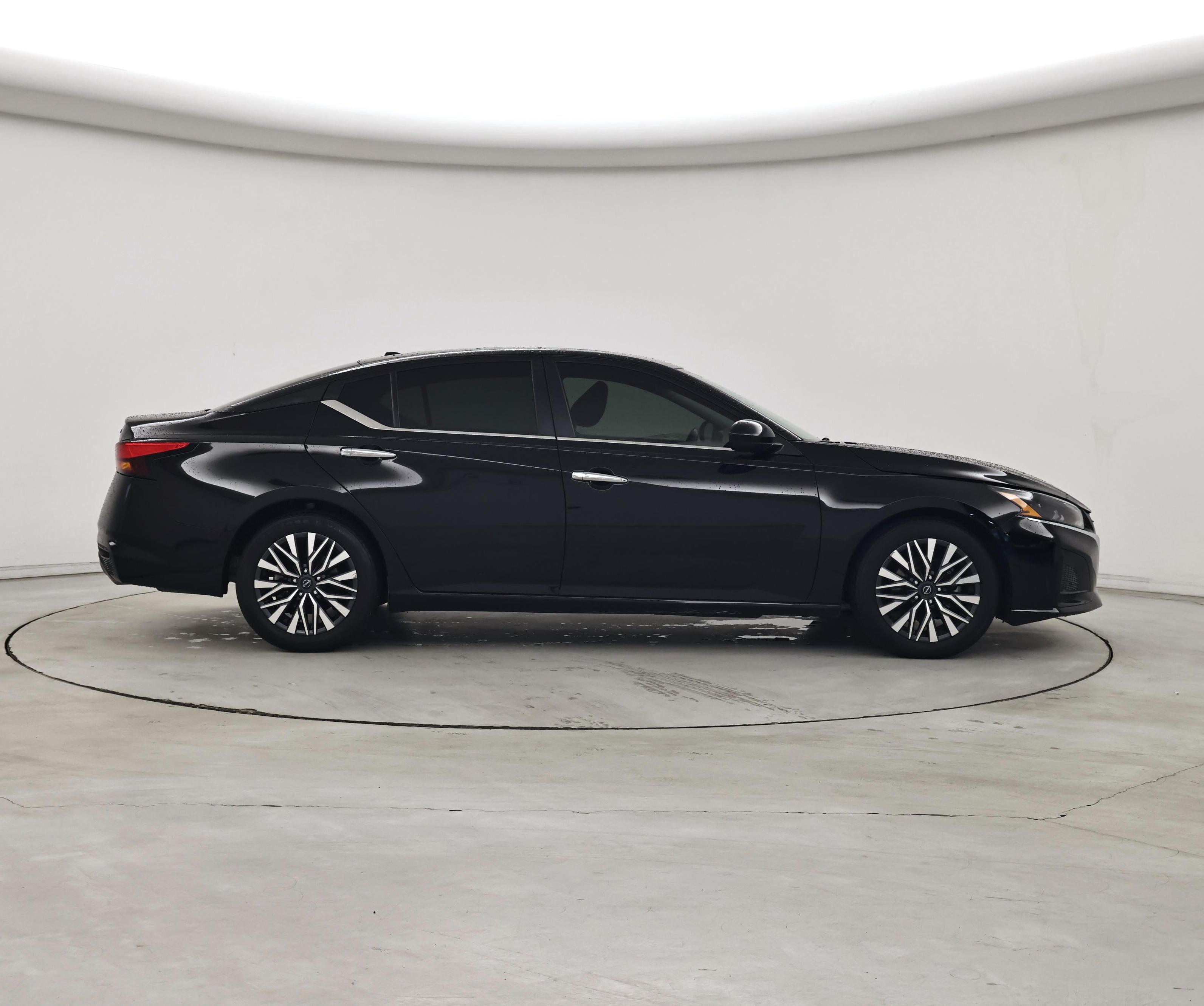 Thumbnail: 2023 Nissan Altima - 7