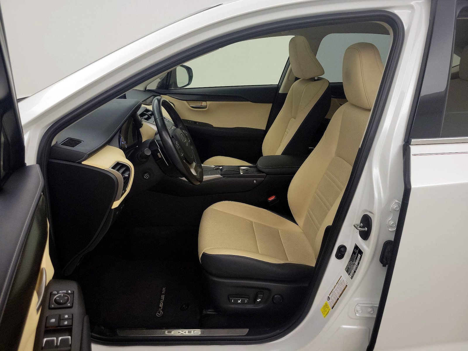 2021 Lexus NX 300 - Photo 12