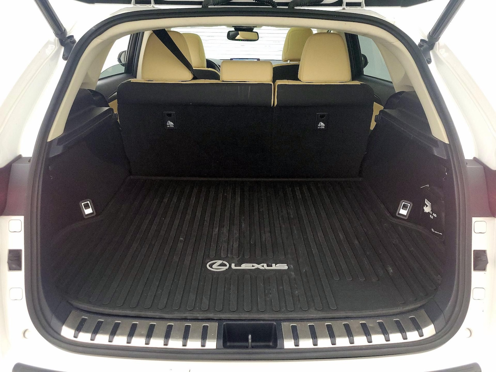 2021 Lexus NX 300 - Photo 23