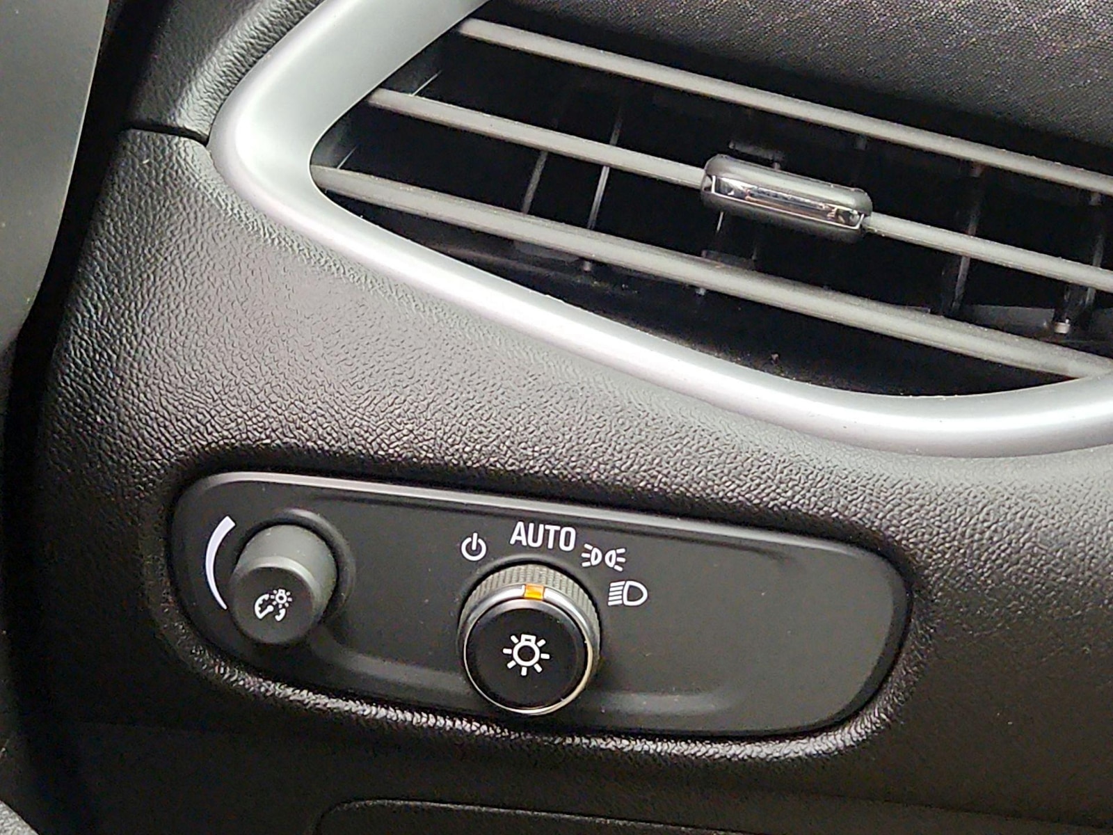 2023 Chevrolet Malibu 1LT - Photo 14