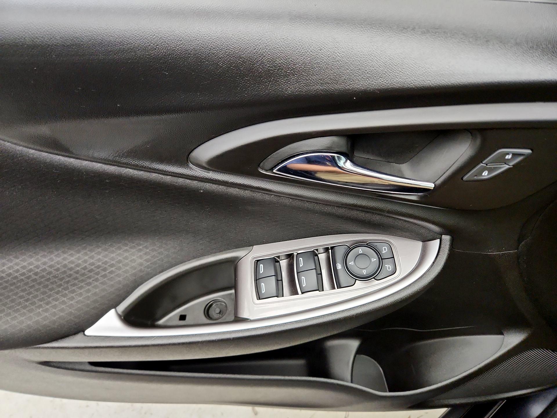 Thumbnail: 2022 Chevrolet Malibu - 12