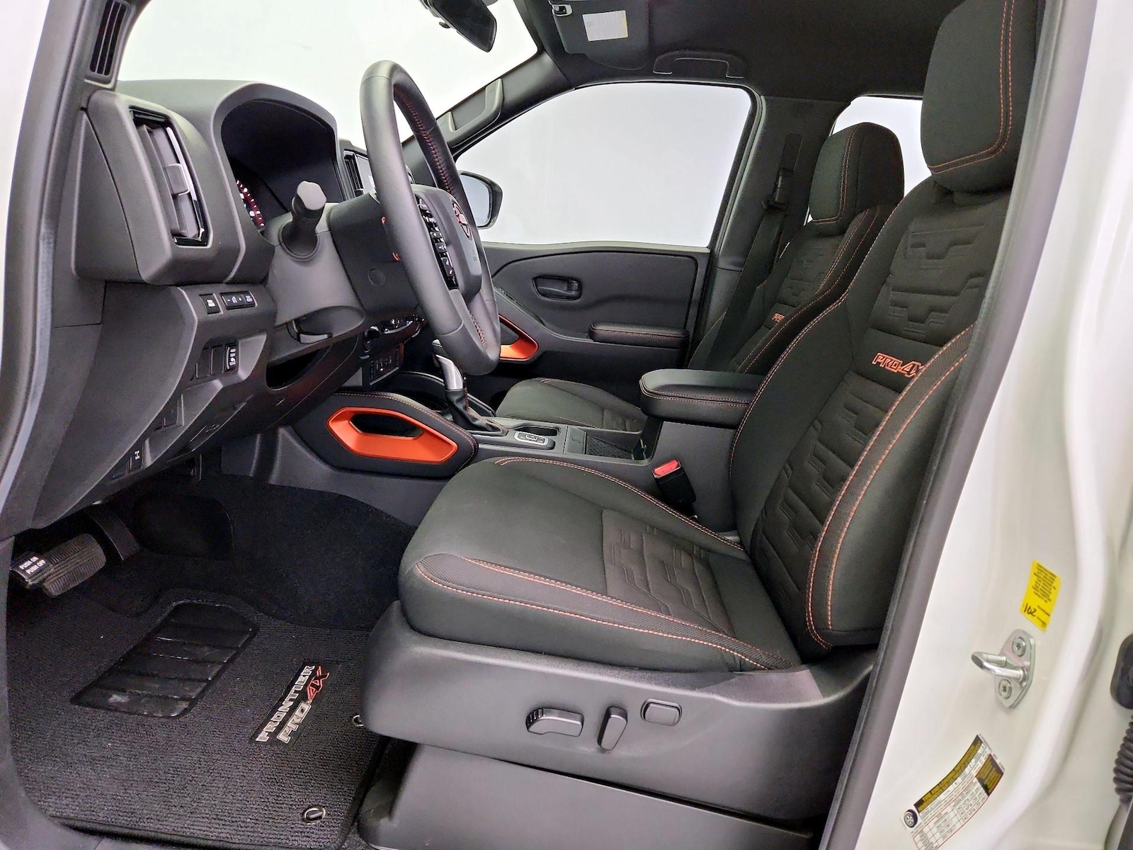 2026 Nissan Frontier PRO-4X - Photo 12