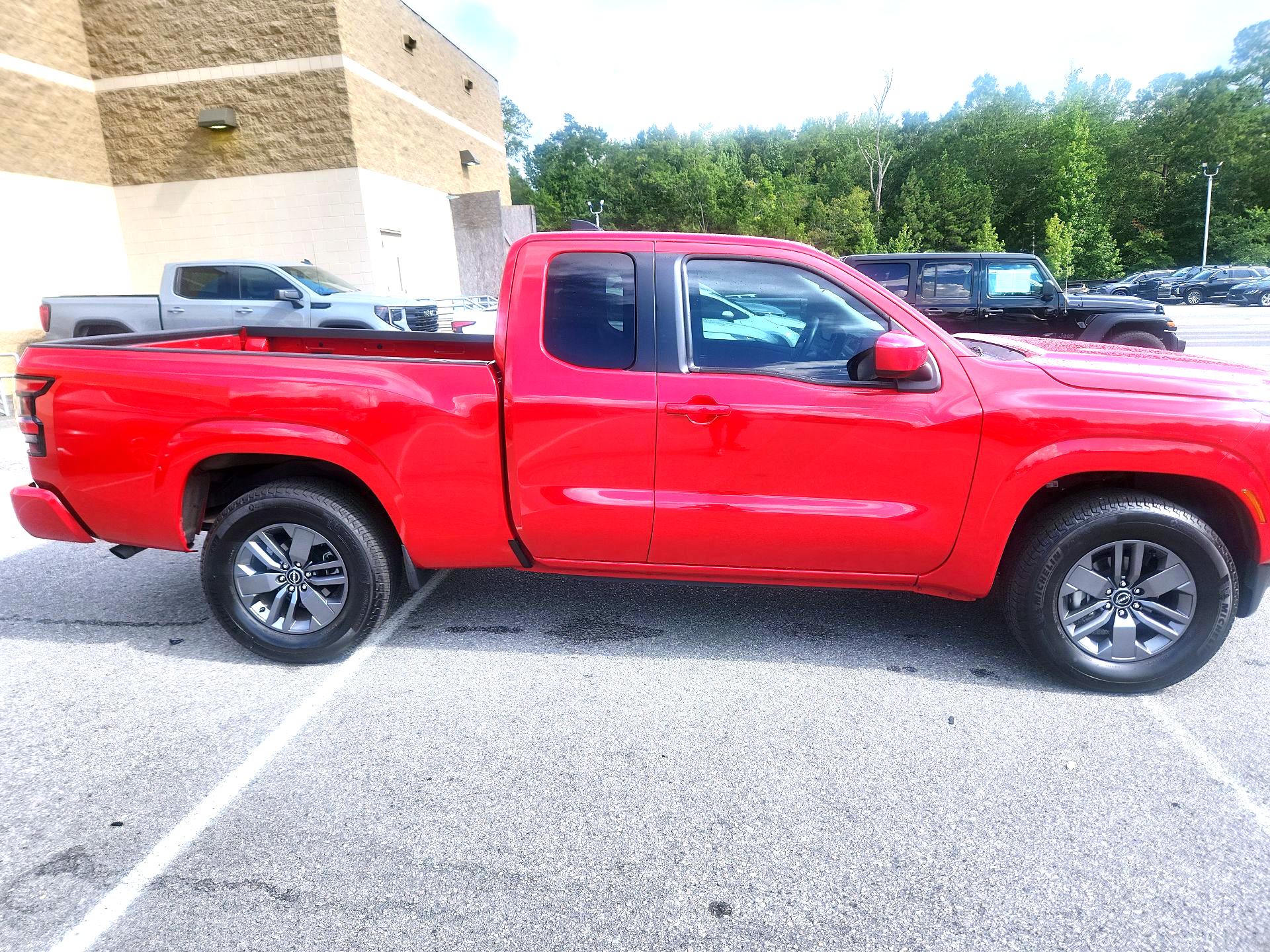 Thumbnail: 2025 Nissan Frontier - 4