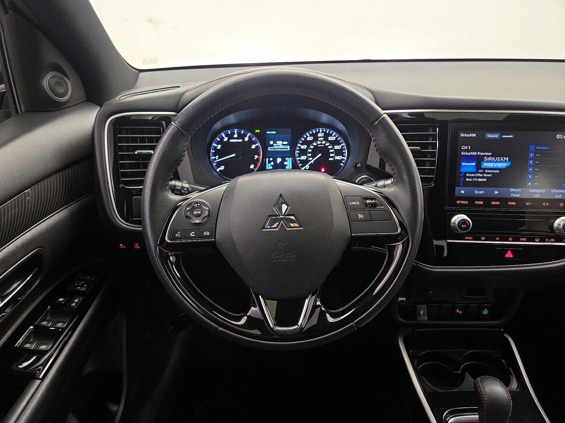 Thumbnail: 2020 Mitsubishi Outlander - 10