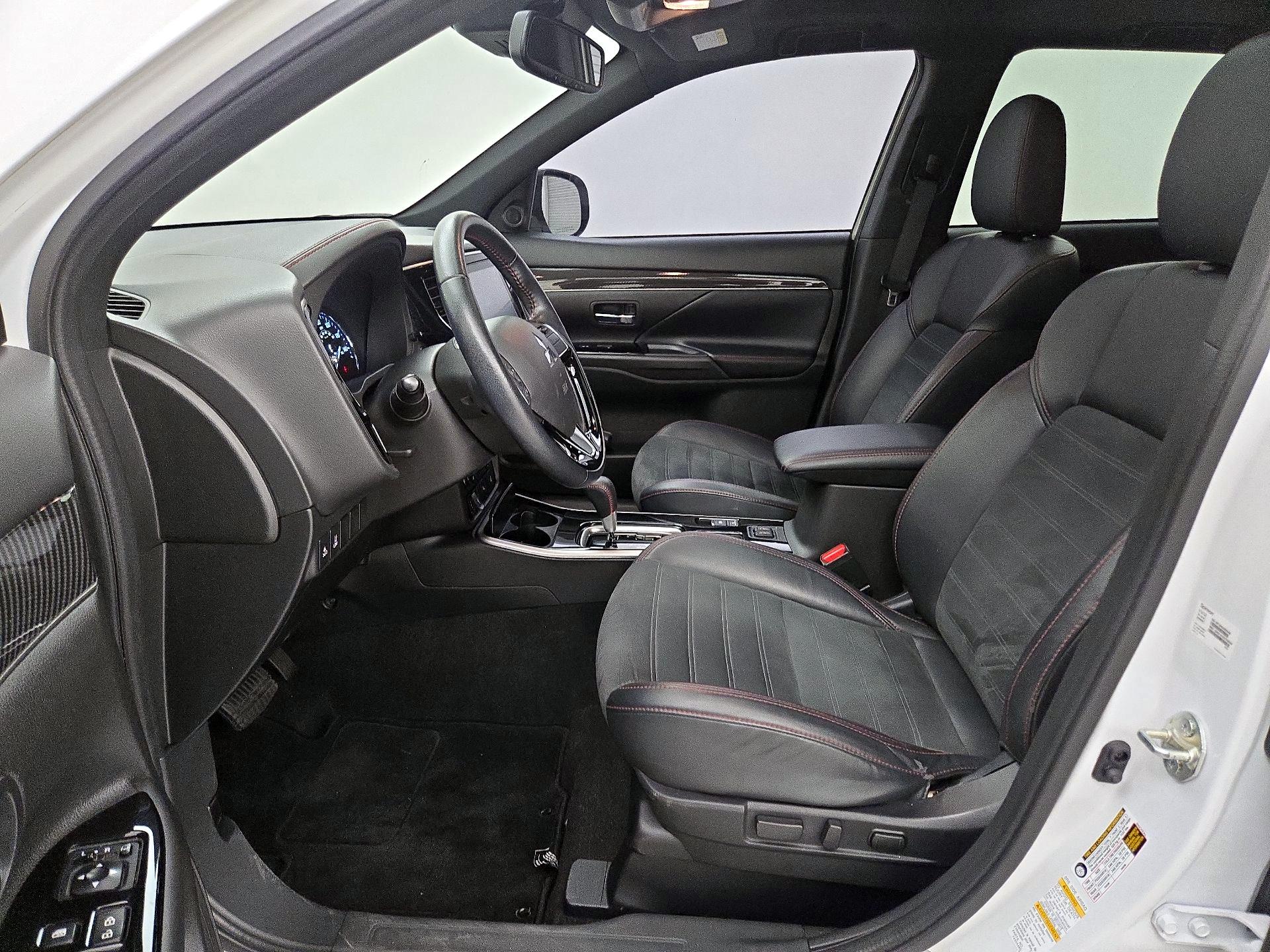 Thumbnail: 2020 Mitsubishi Outlander - 11