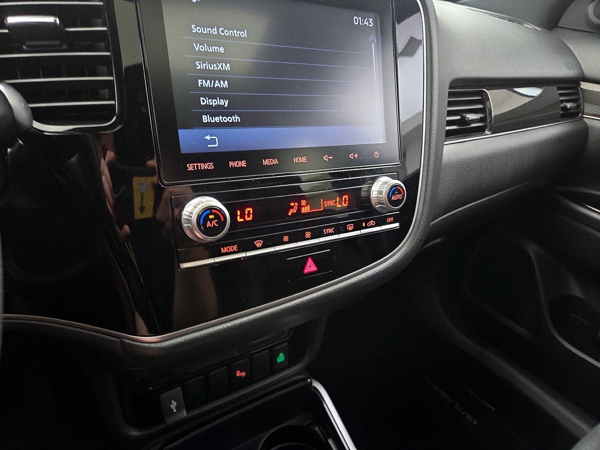 Thumbnail: 2020 Mitsubishi Outlander - 16
