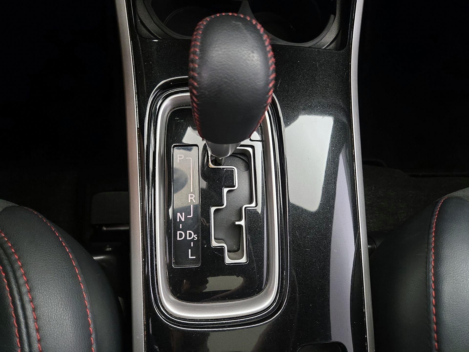 Thumbnail: 2020 Mitsubishi Outlander - 17