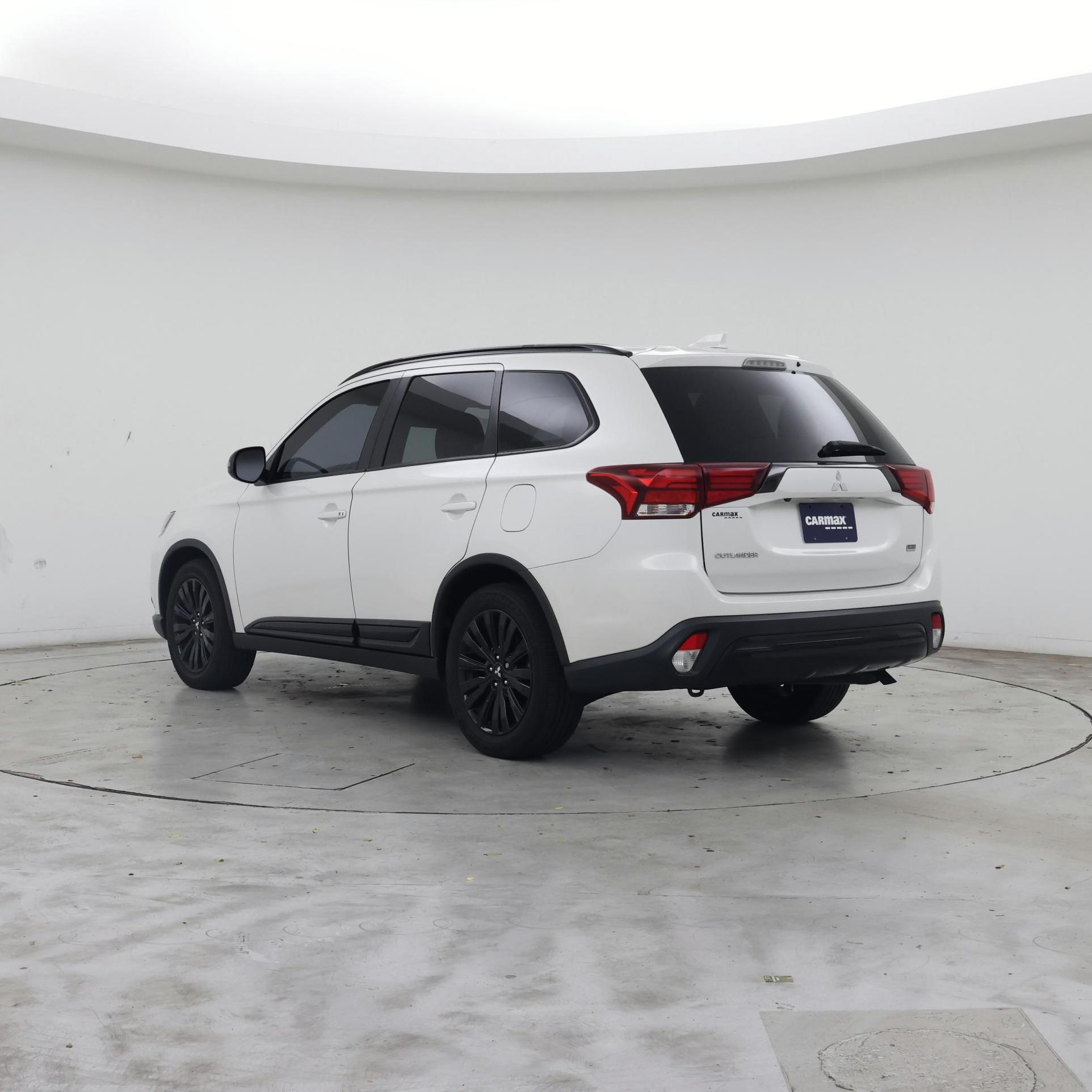 Thumbnail: 2020 Mitsubishi Outlander - 2