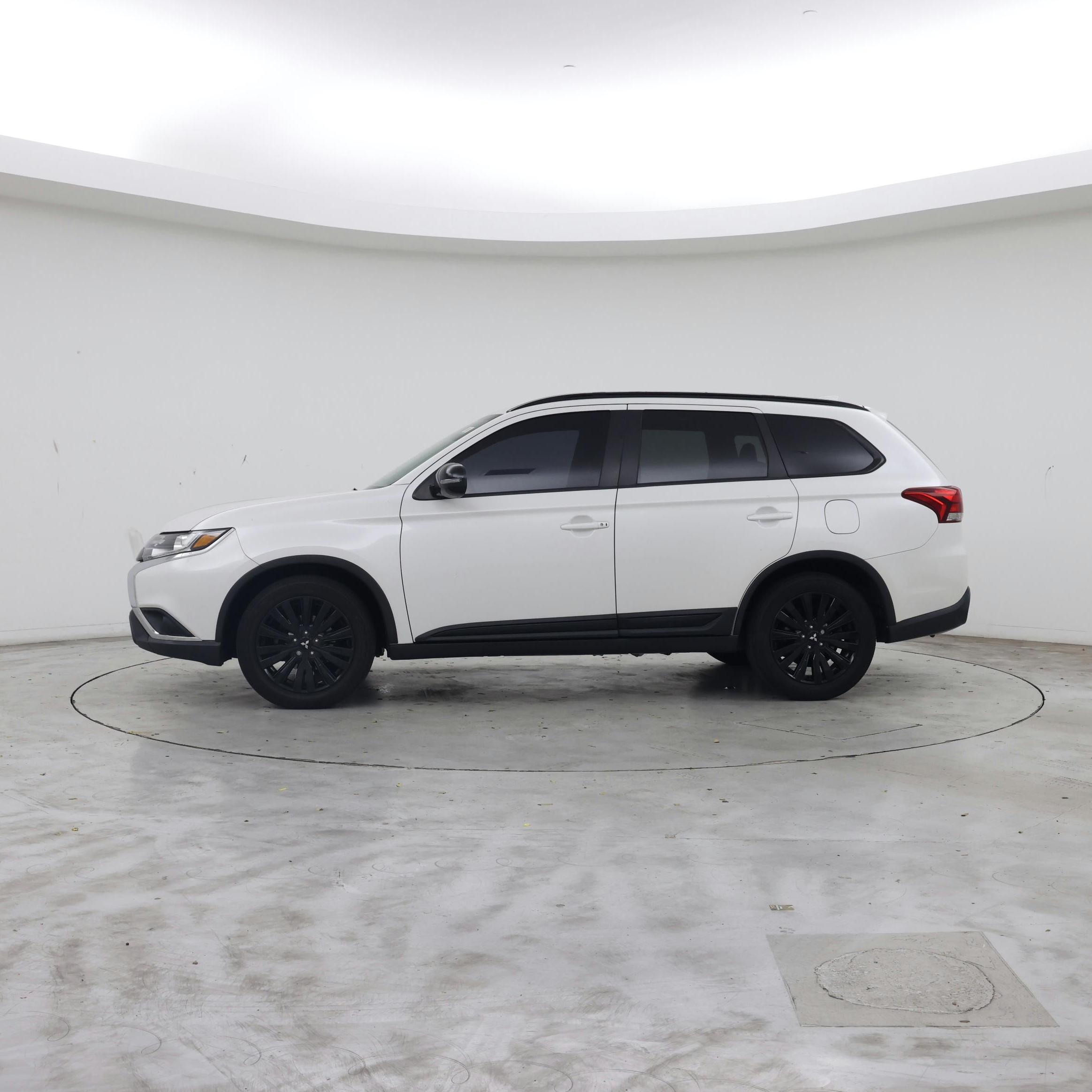 Thumbnail: 2020 Mitsubishi Outlander - 3