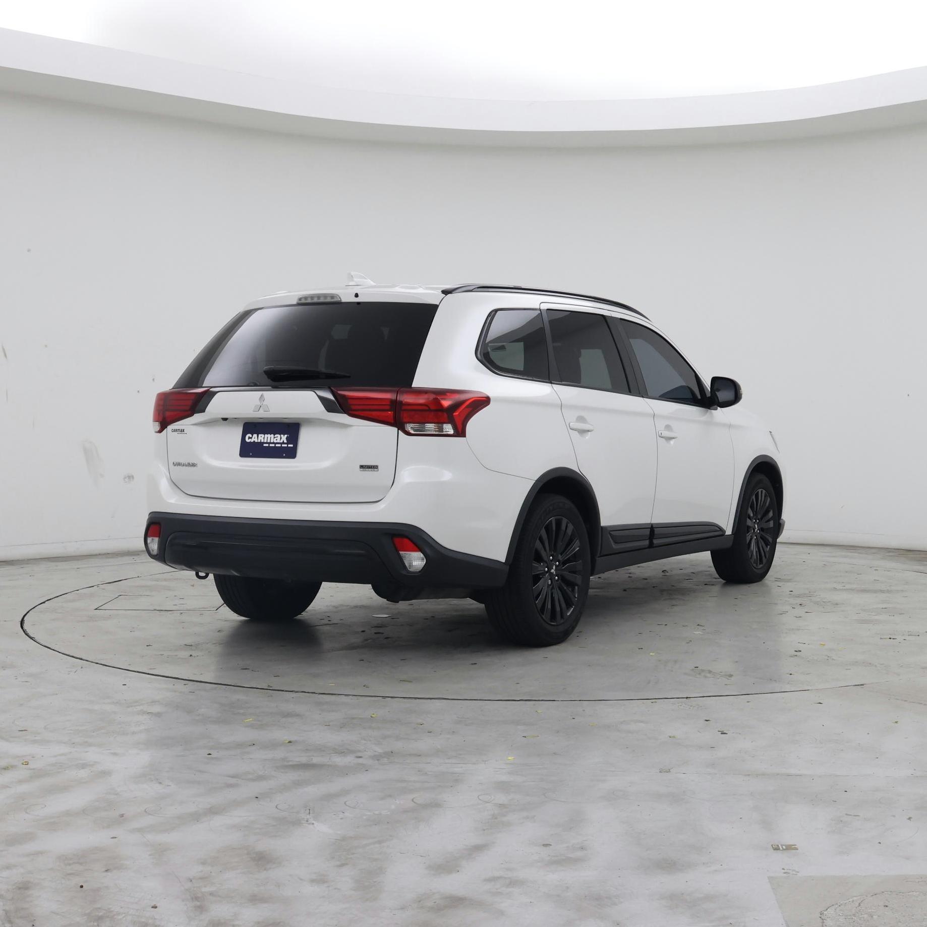 Thumbnail: 2020 Mitsubishi Outlander - 8
