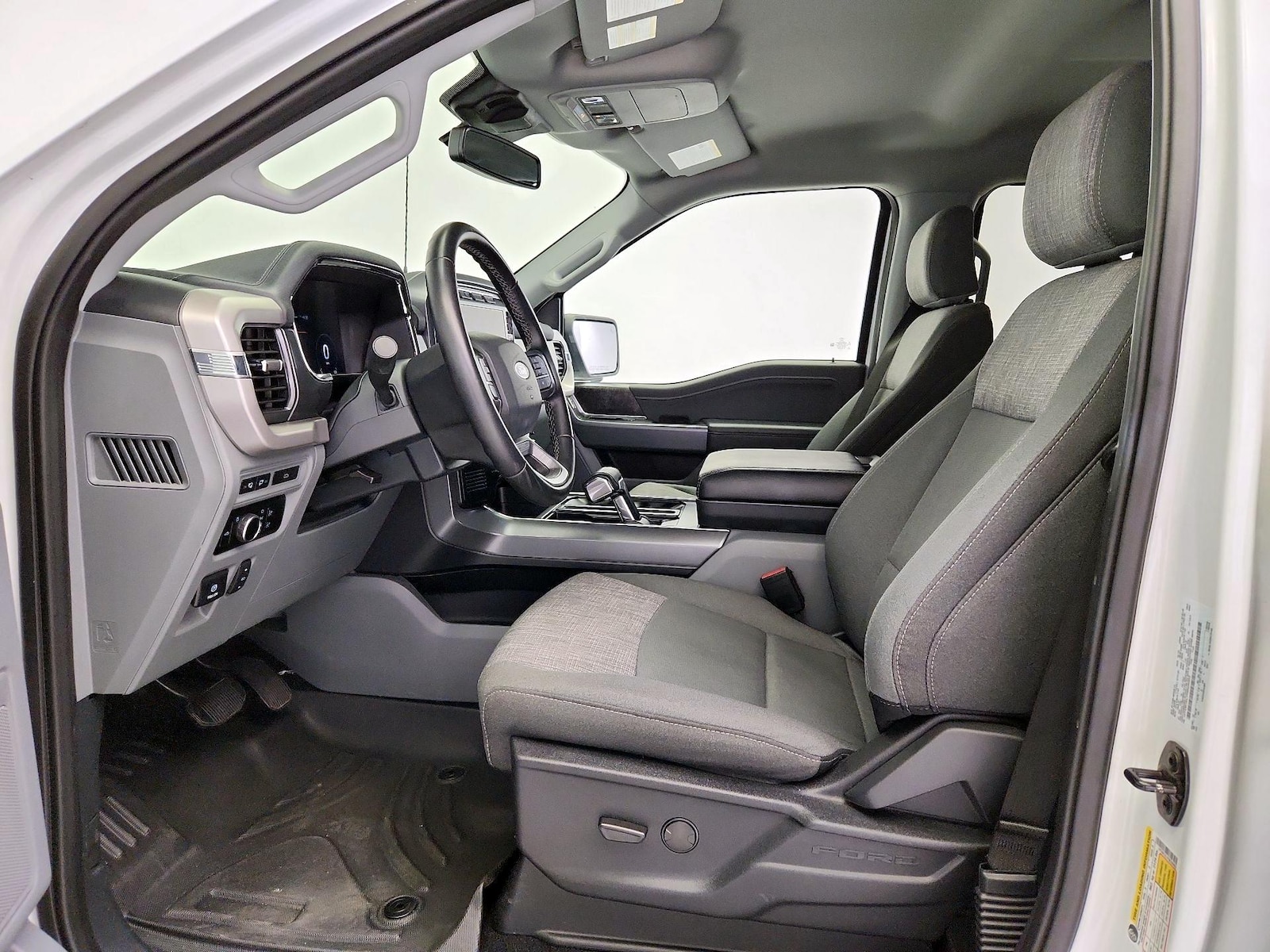 2023 Ford F-150 Lightning XLT - Photo 12
