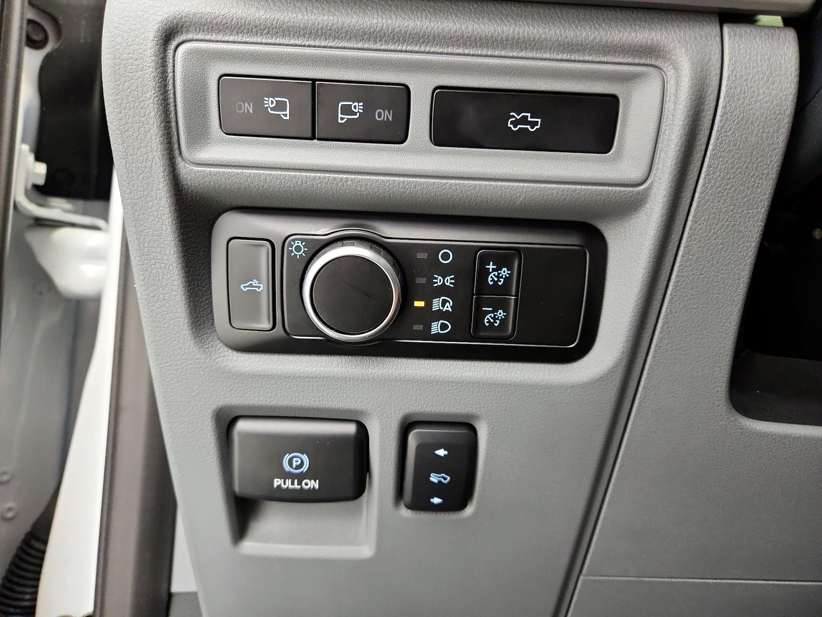 2023 Ford F-150 Lightning XLT - Photo 14