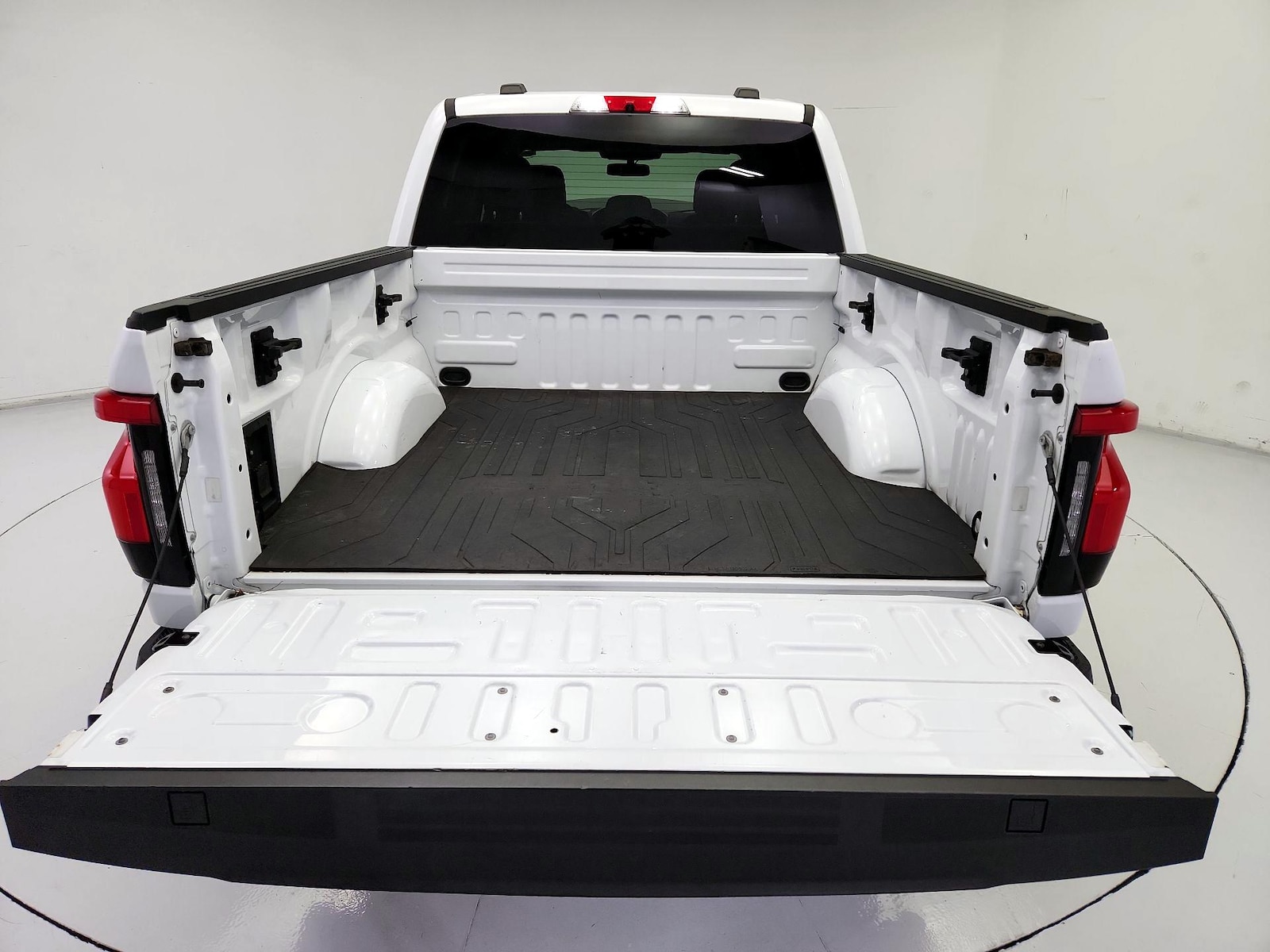 2023 Ford F-150 Lightning XLT - Photo 22