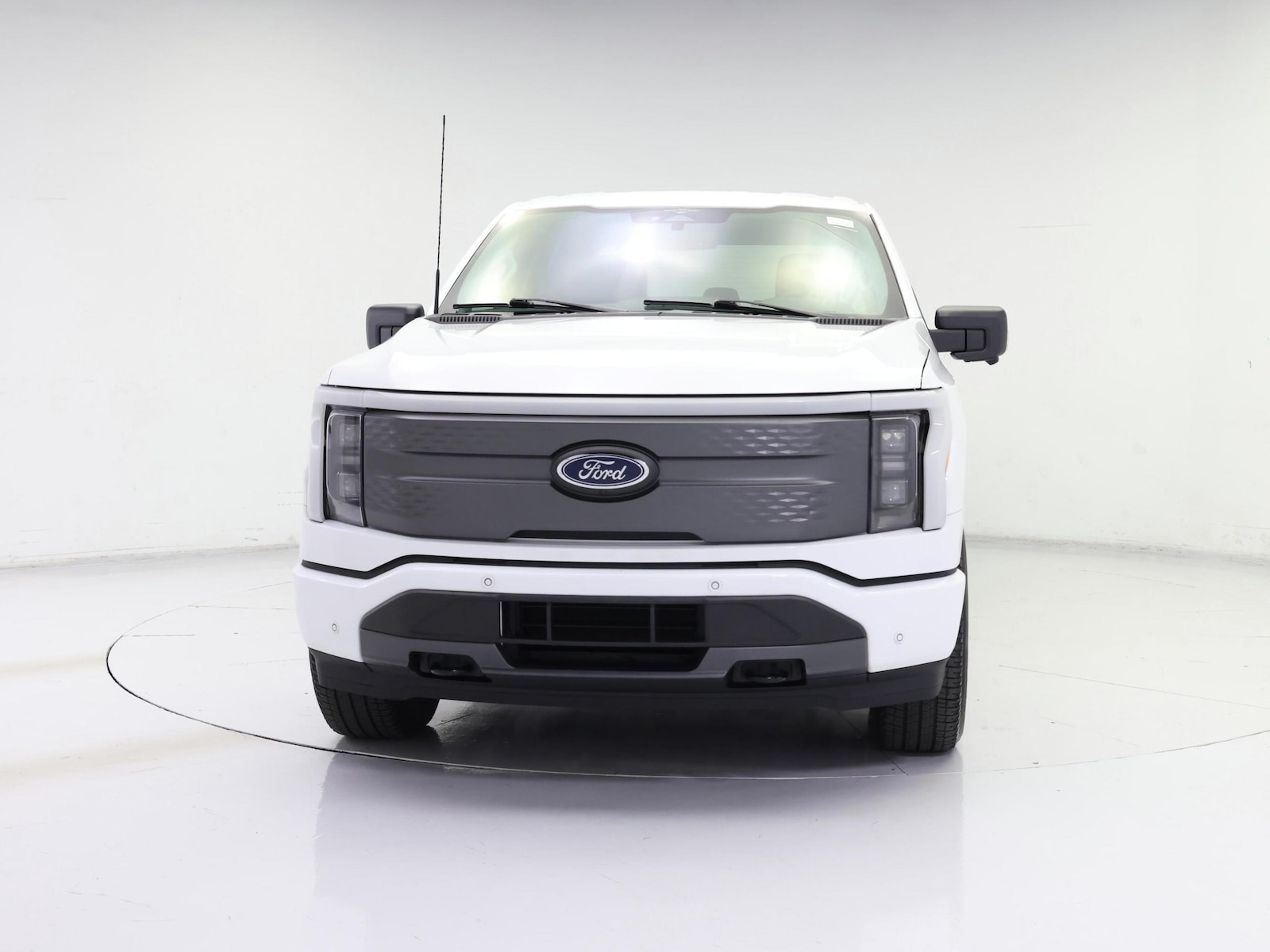 2023 Ford F-150 Lightning XLT - Photo 6
