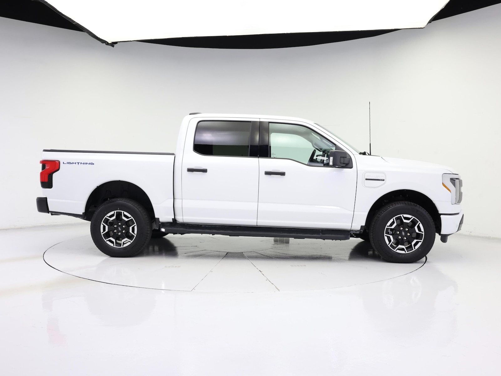 2023 Ford F-150 Lightning XLT - Photo 8