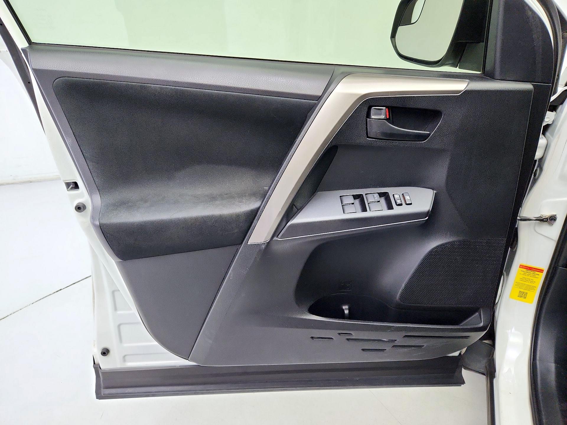 Thumbnail: 2018 Toyota RAV4 - 12