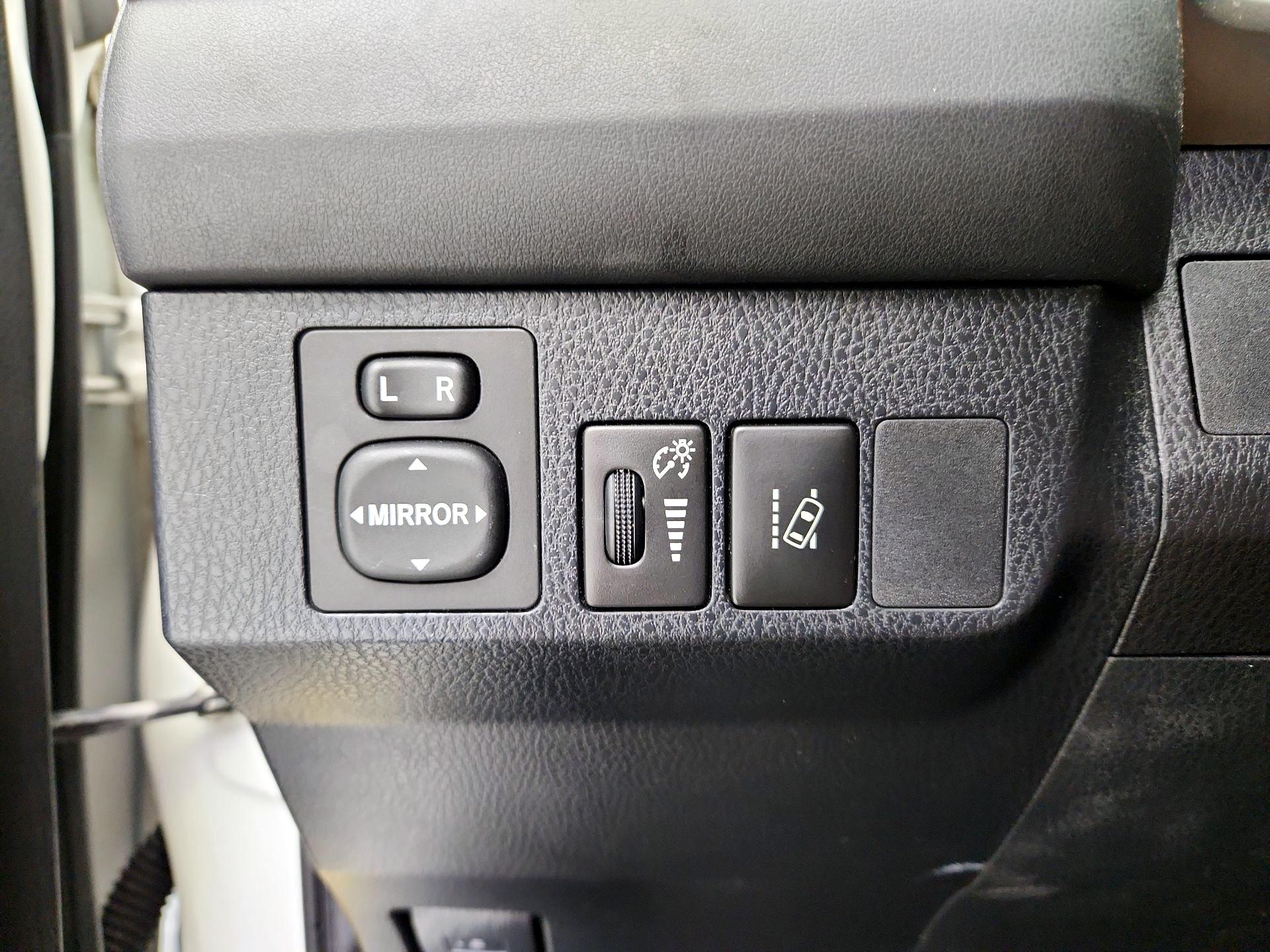 Thumbnail: 2018 Toyota RAV4 - 13