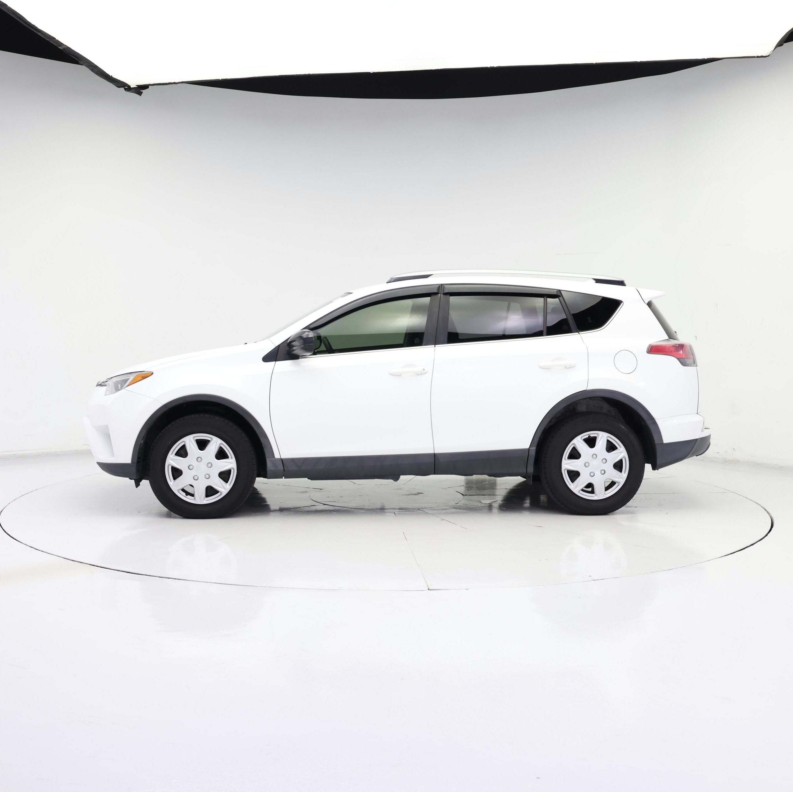 Thumbnail: 2018 Toyota RAV4 - 3