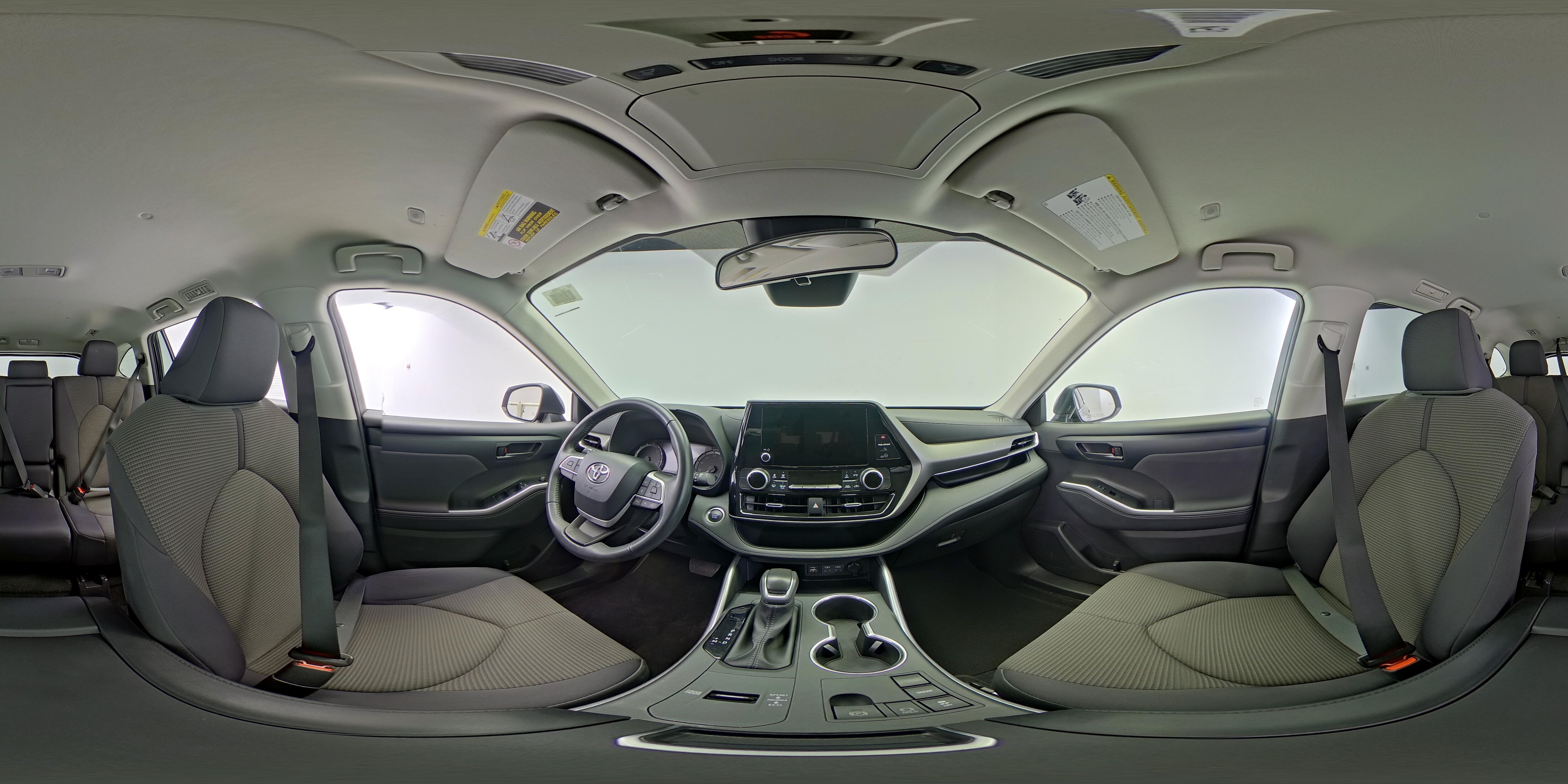 2025 Toyota Highlander LE - Photo 26