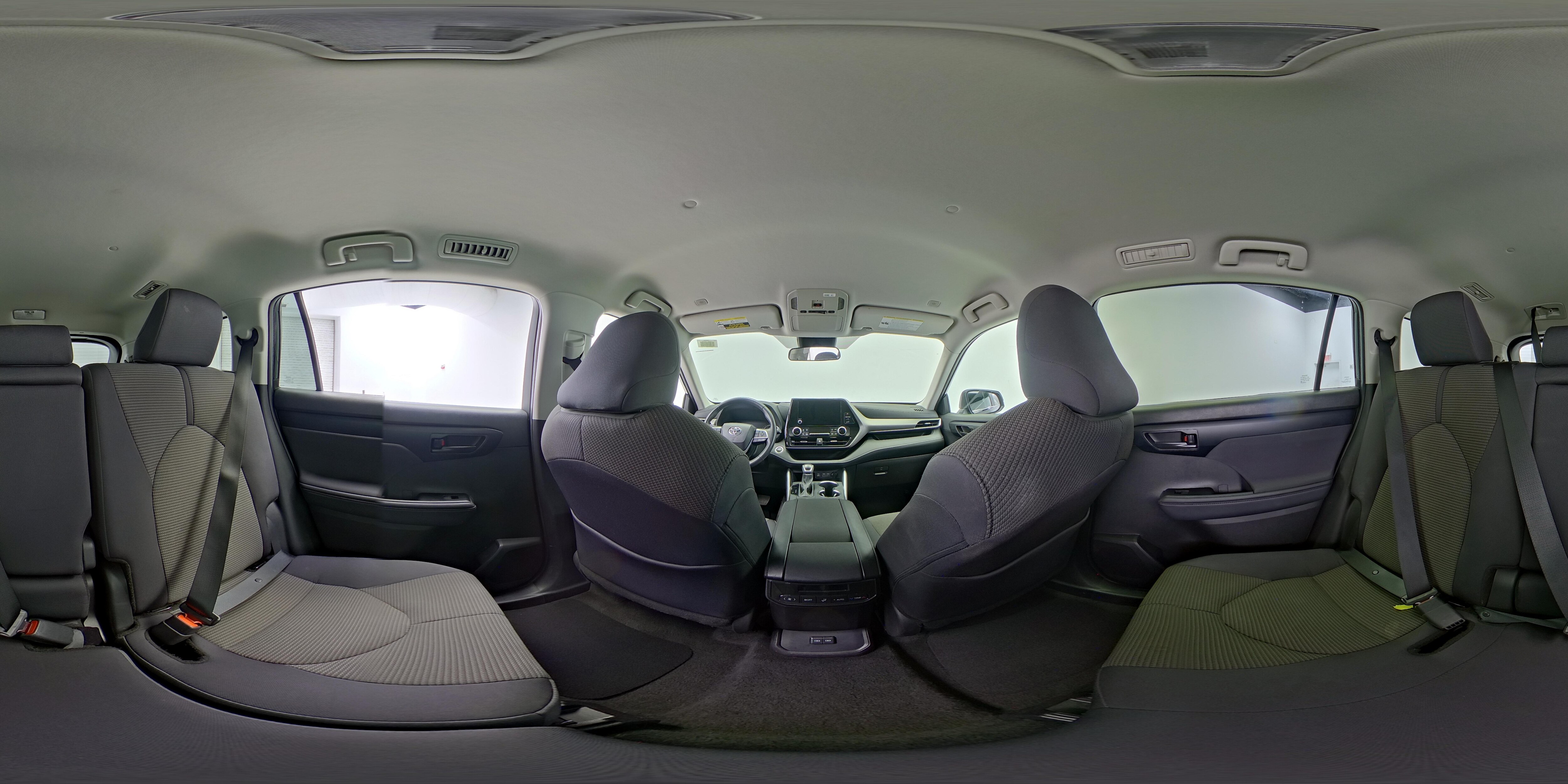 2025 Toyota Highlander LE - Photo 27