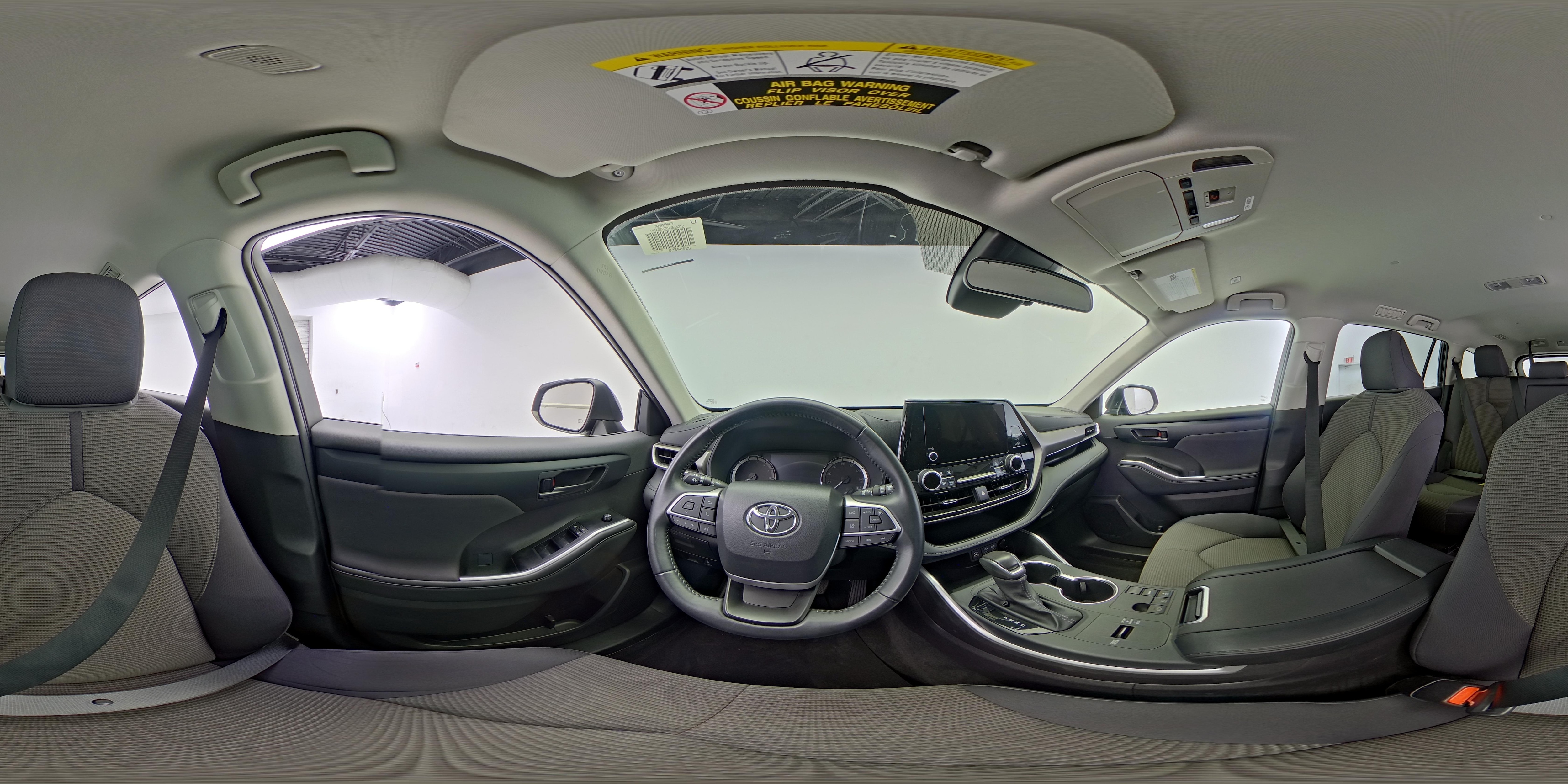2025 Toyota Highlander LE - Photo 28