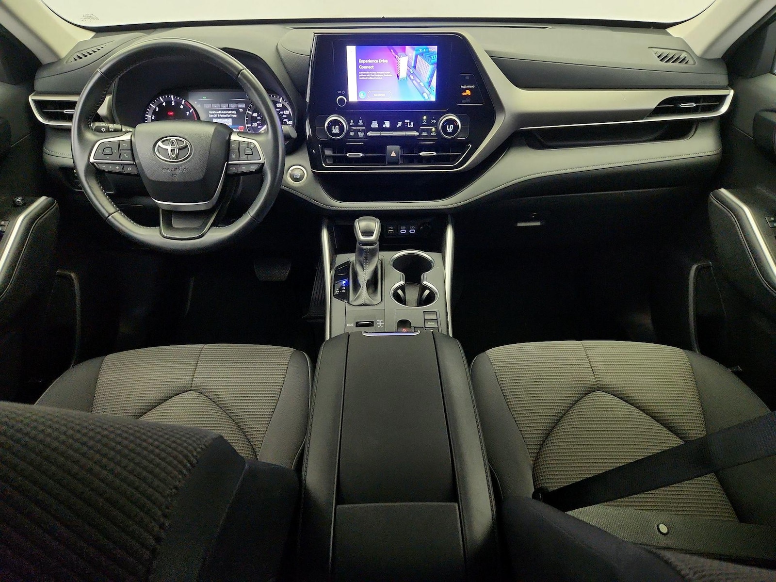 2025 Toyota Highlander LE - Photo 10