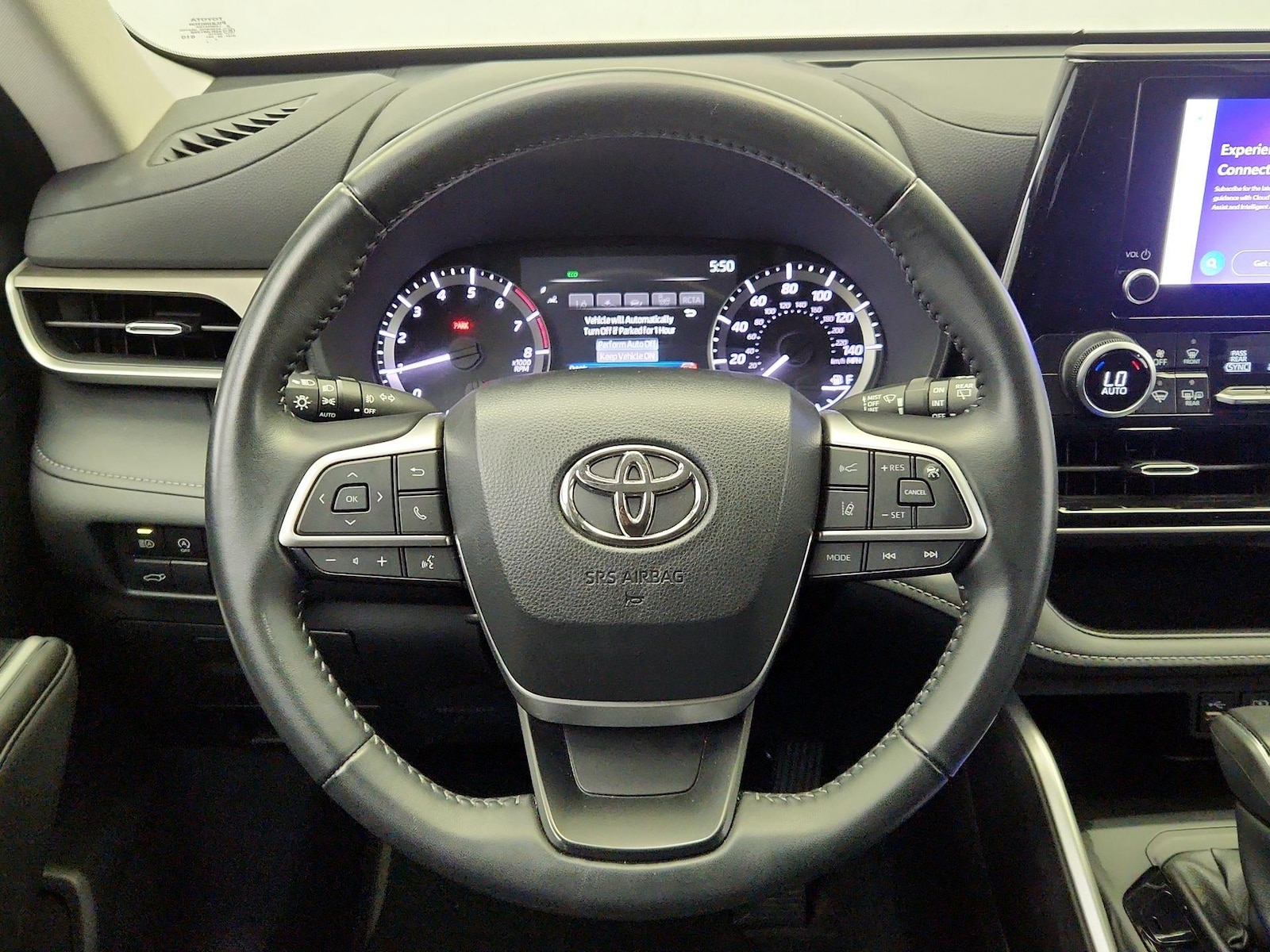 2025 Toyota Highlander LE - Photo 11