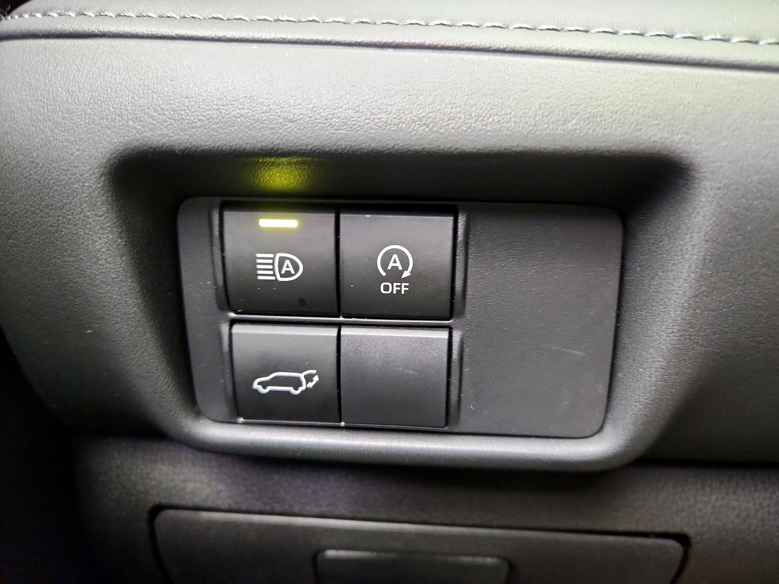 2025 Toyota Highlander LE - Photo 14