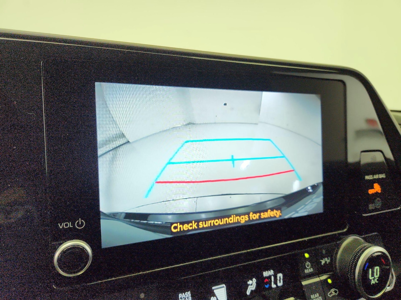 2025 Toyota Highlander LE - Photo 15
