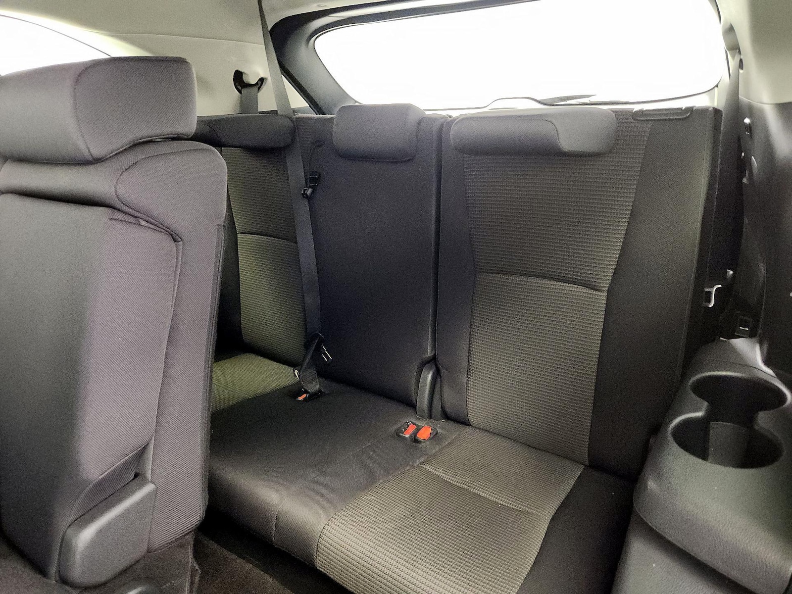 2025 Toyota Highlander LE - Photo 21