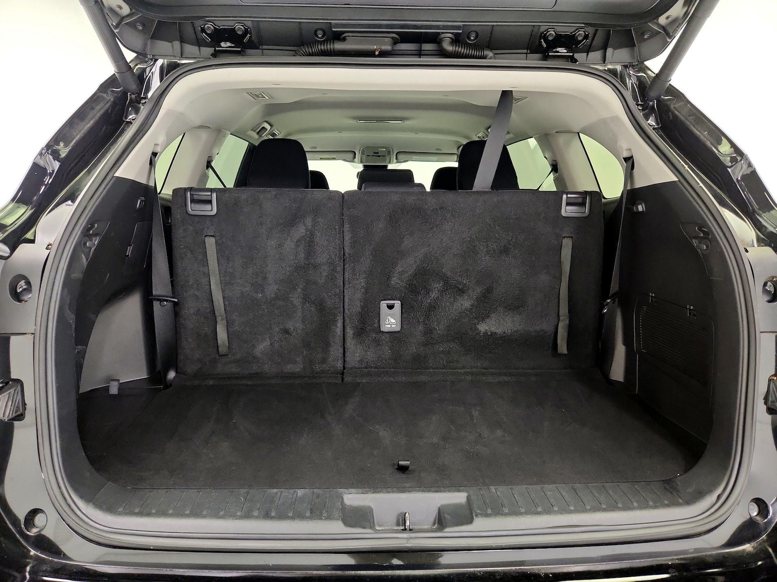 2025 Toyota Highlander LE - Photo 22