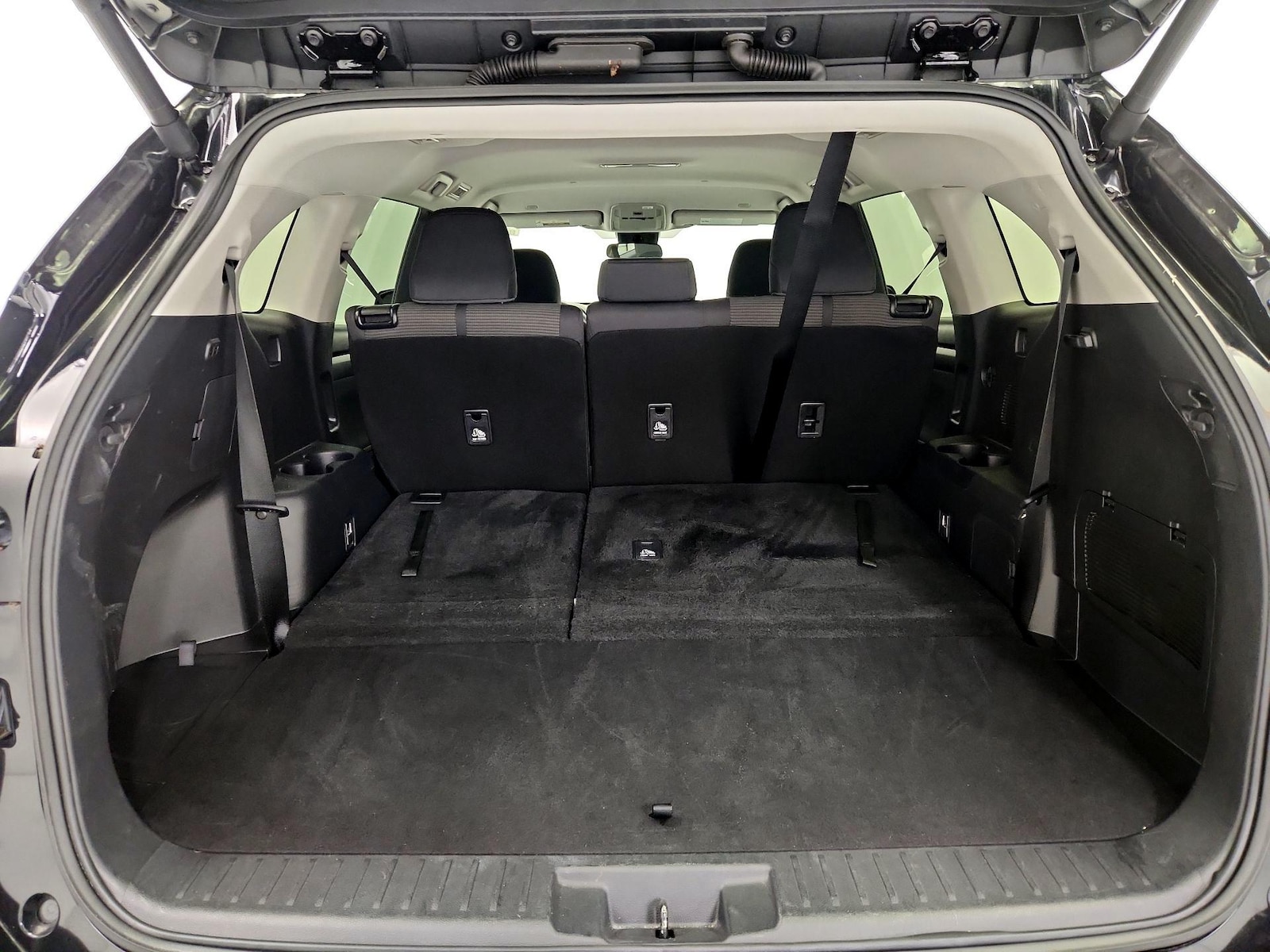 2025 Toyota Highlander LE - Photo 23