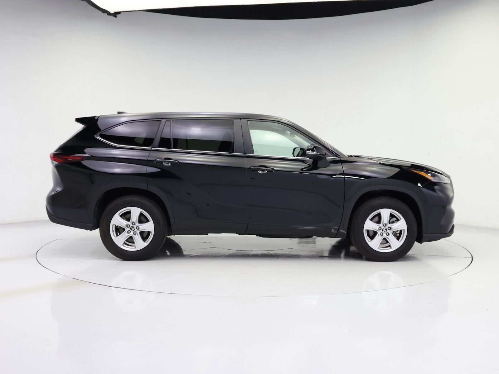 2025 Toyota Highlander LE - Photo 8