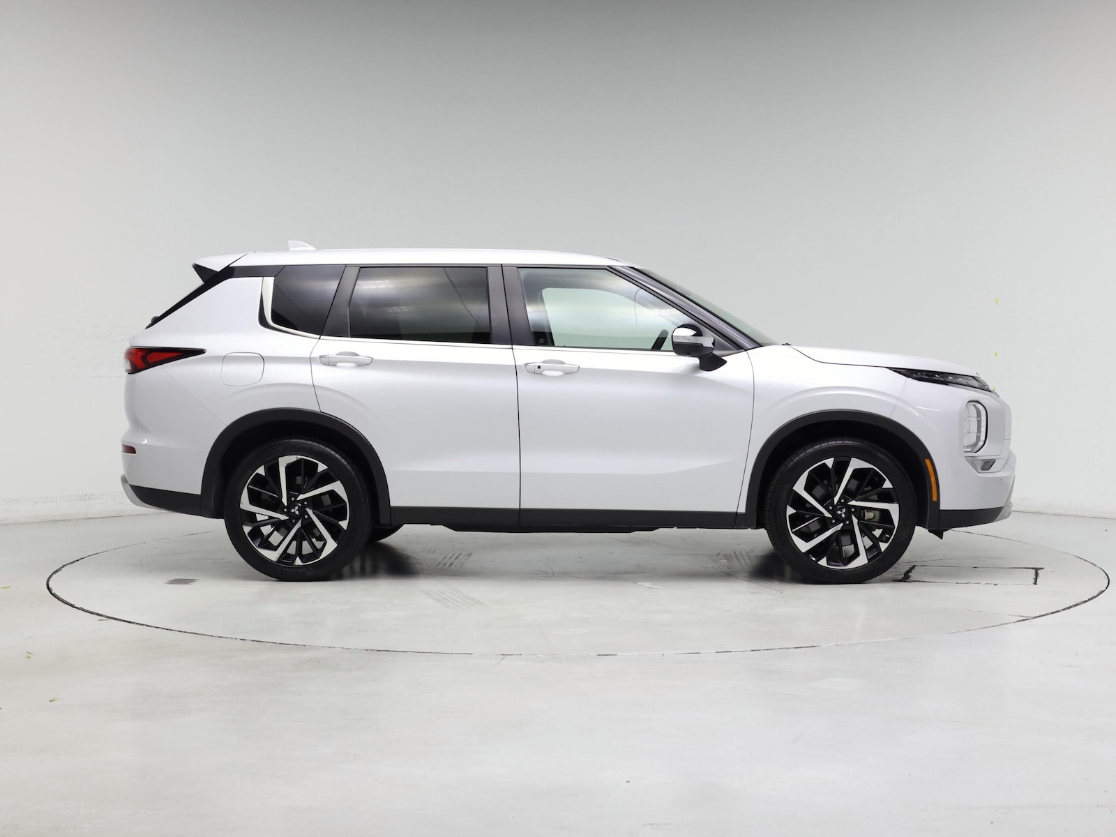 2022 Mitsubishi Outlander SE - Photo 8